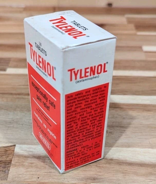 Vintage 100 Count Tylenol McNeil bottle 60s 1967 Pre Tamper proof Screw Lid 2