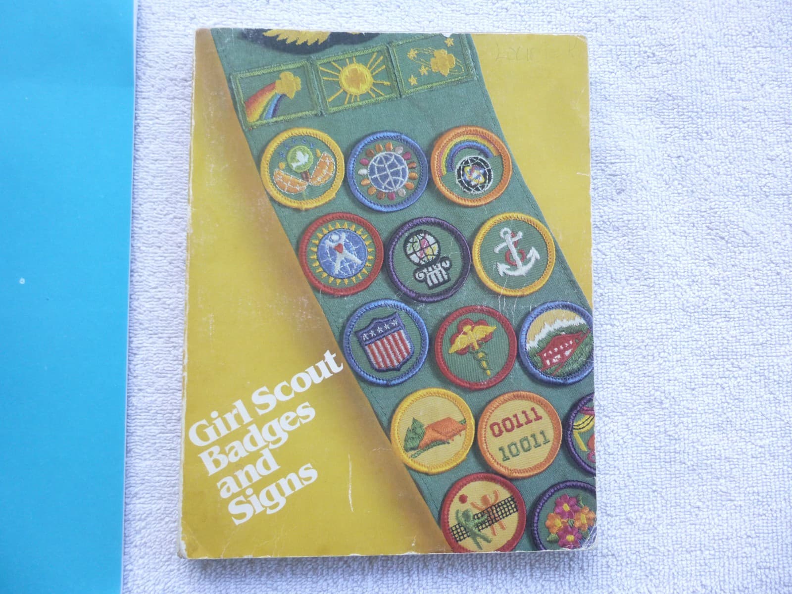 Girl Scout Patch and Uniform Catalog, Badges and Signs book, lot of 4 1992 vntg 5