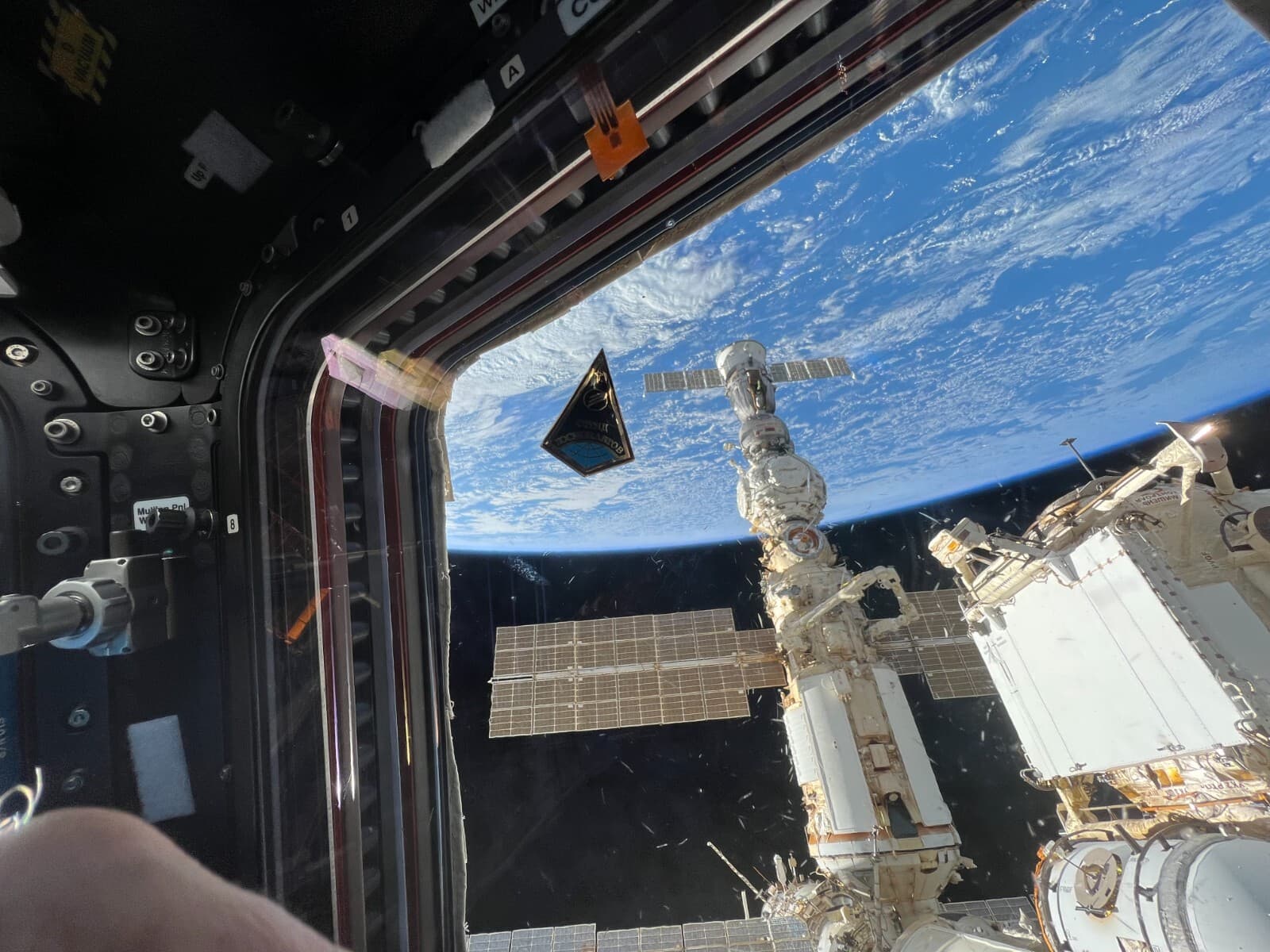 ISS Flown metal badge/lapel pin Energia Team of Cosmonauts 5