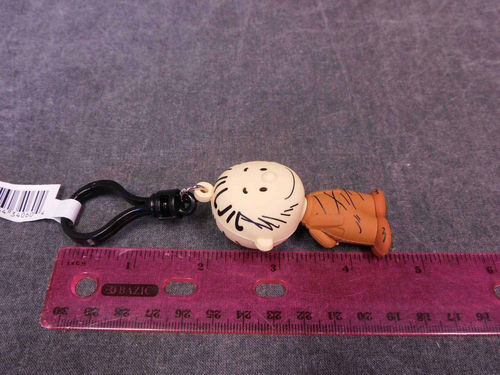 Peanuts Christmas NEW * Pigpen Clip * Blind Bag Series 4 Snoopy Key Monogram 4