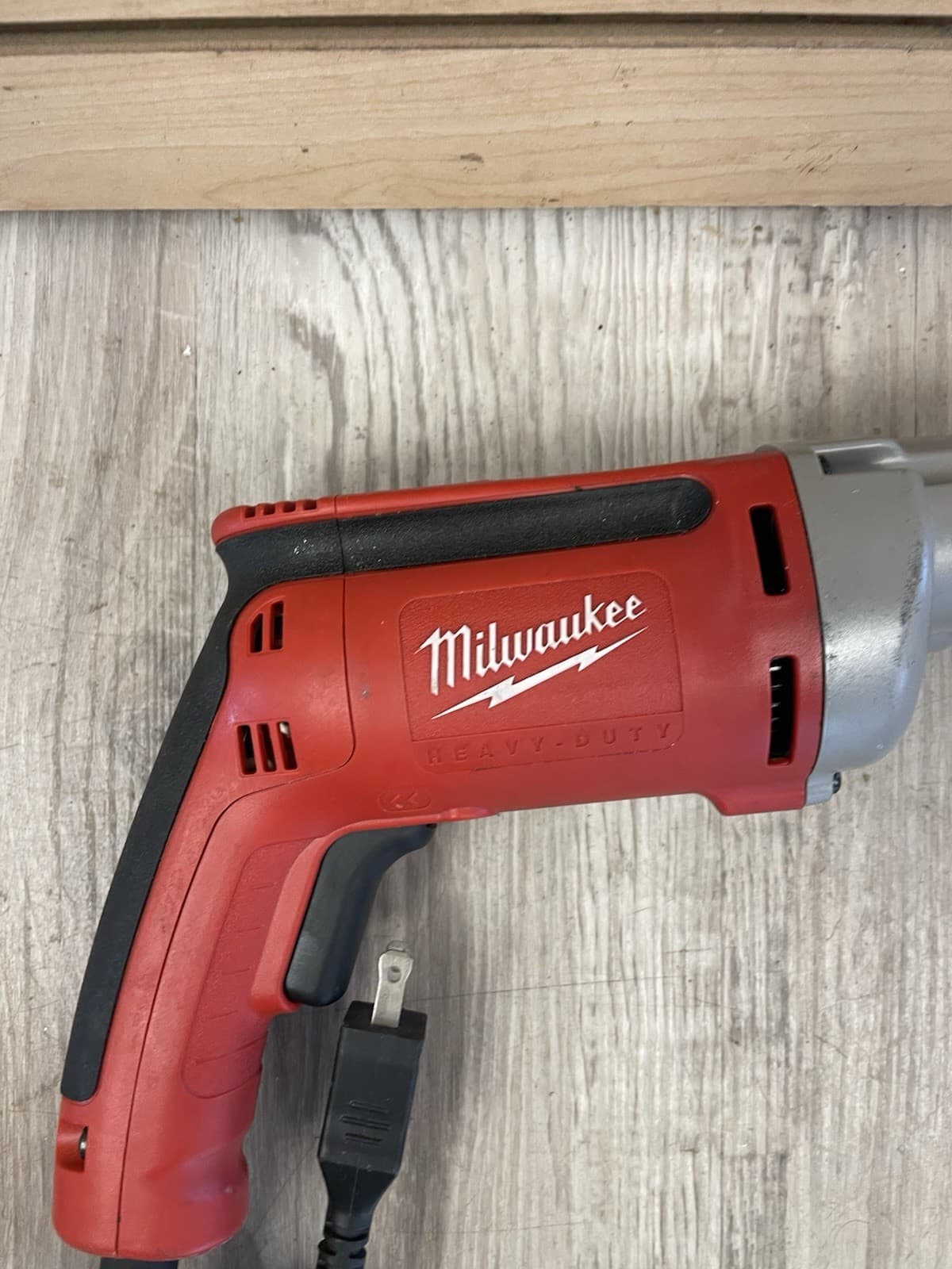 Milwaukee 6852-20 Electric 18 Gauge Shear - Corded 6