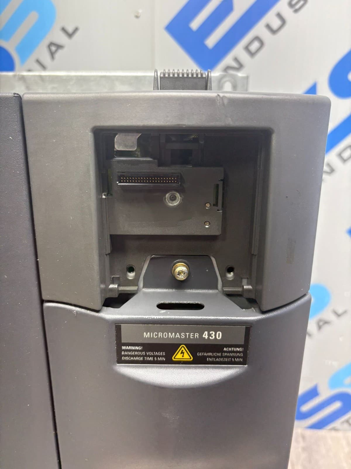 SIEMENS MICROMASTER 430 AC INVERTER w/ OPERATOR PANEL 6