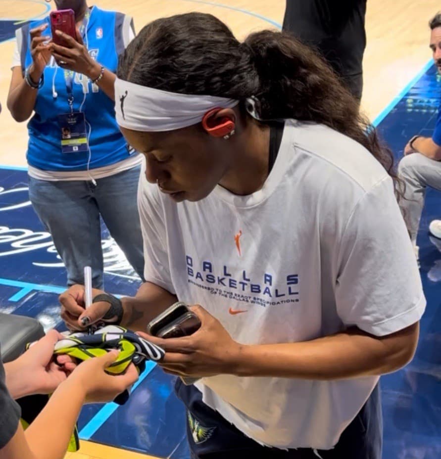 Arike Ogunbowale Signed Autographed WNBA Dallas Wings #24 Jersey Signed Jersey  5