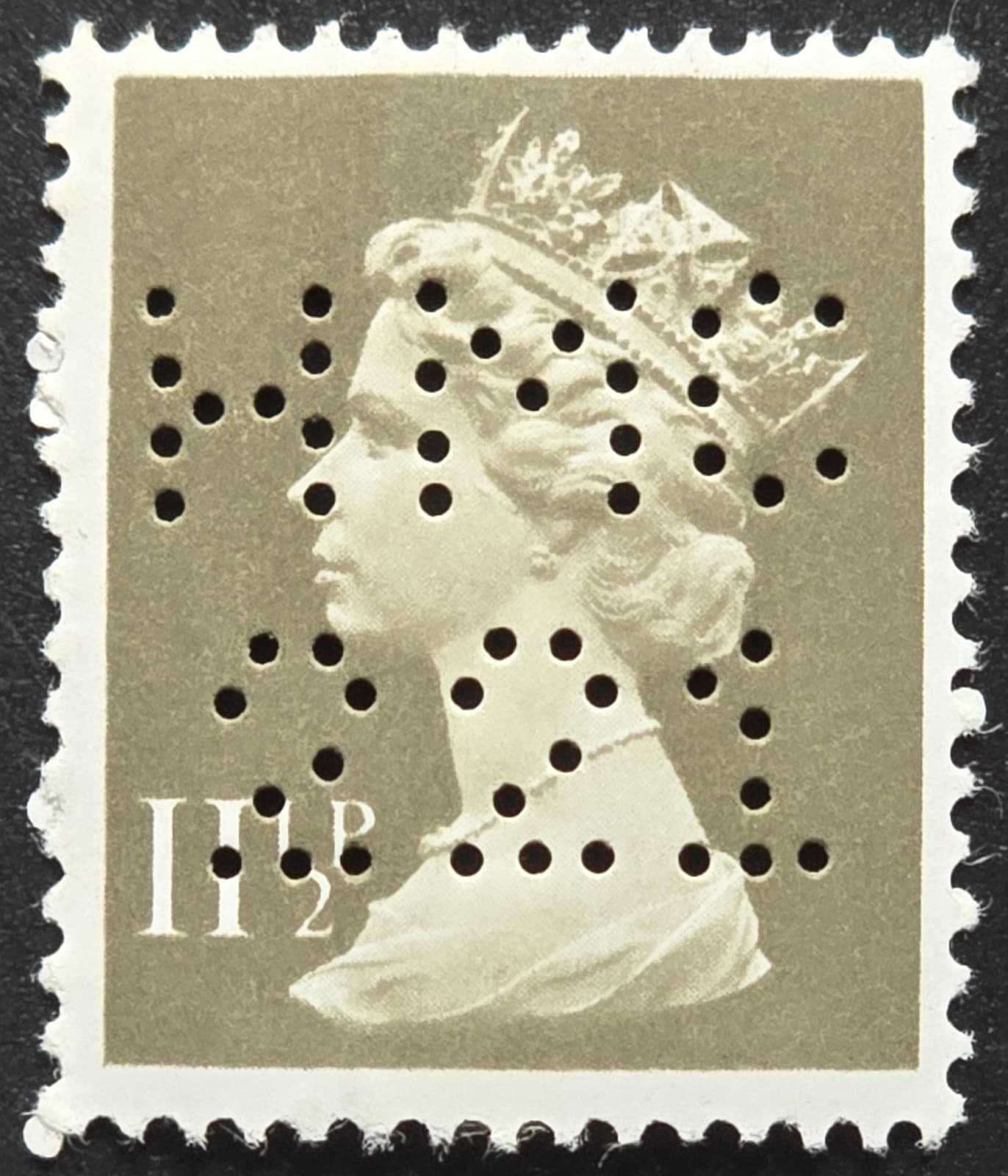 Great Britain - 1980s Scott MH96 Queen Elizabeth II 11½p - PERFIN - Stamp