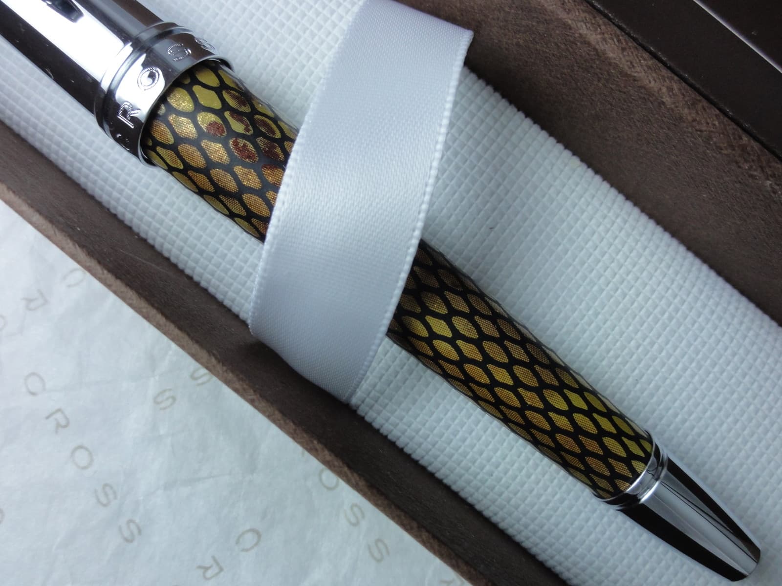 Cross  Genuine Textured Italian Desert Diamond Leather Selectip Rollerball Pen 3