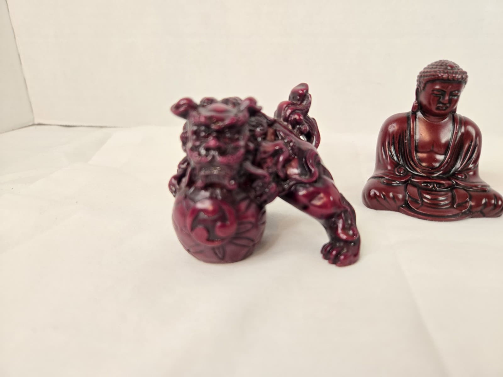 Chinese Foo Lion Dogs Red Resin Statues Set Of 2 5.5” x 4.5” Carved & Buddha 3