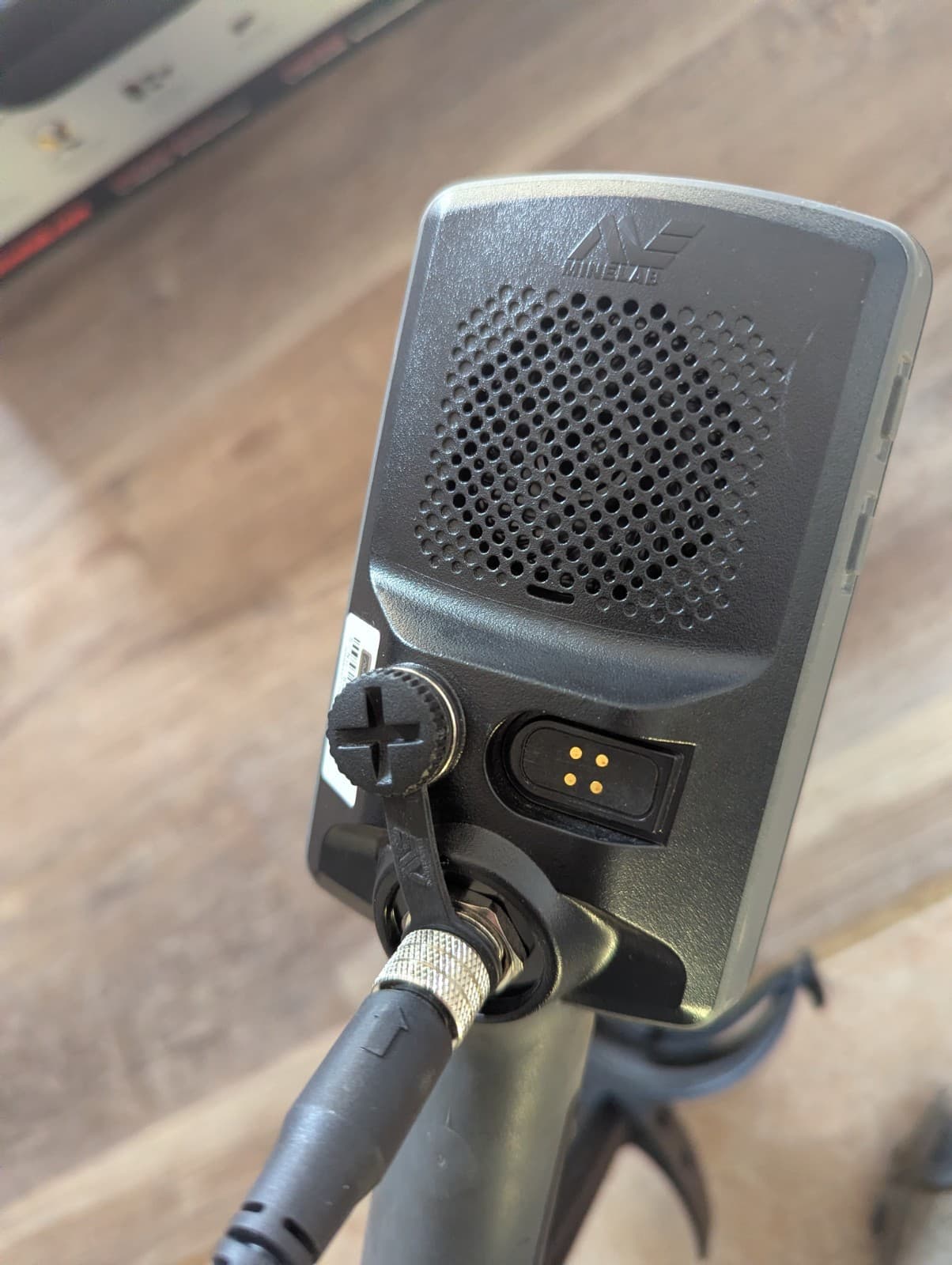 Minelab Equinox 800 Metal Detector 3