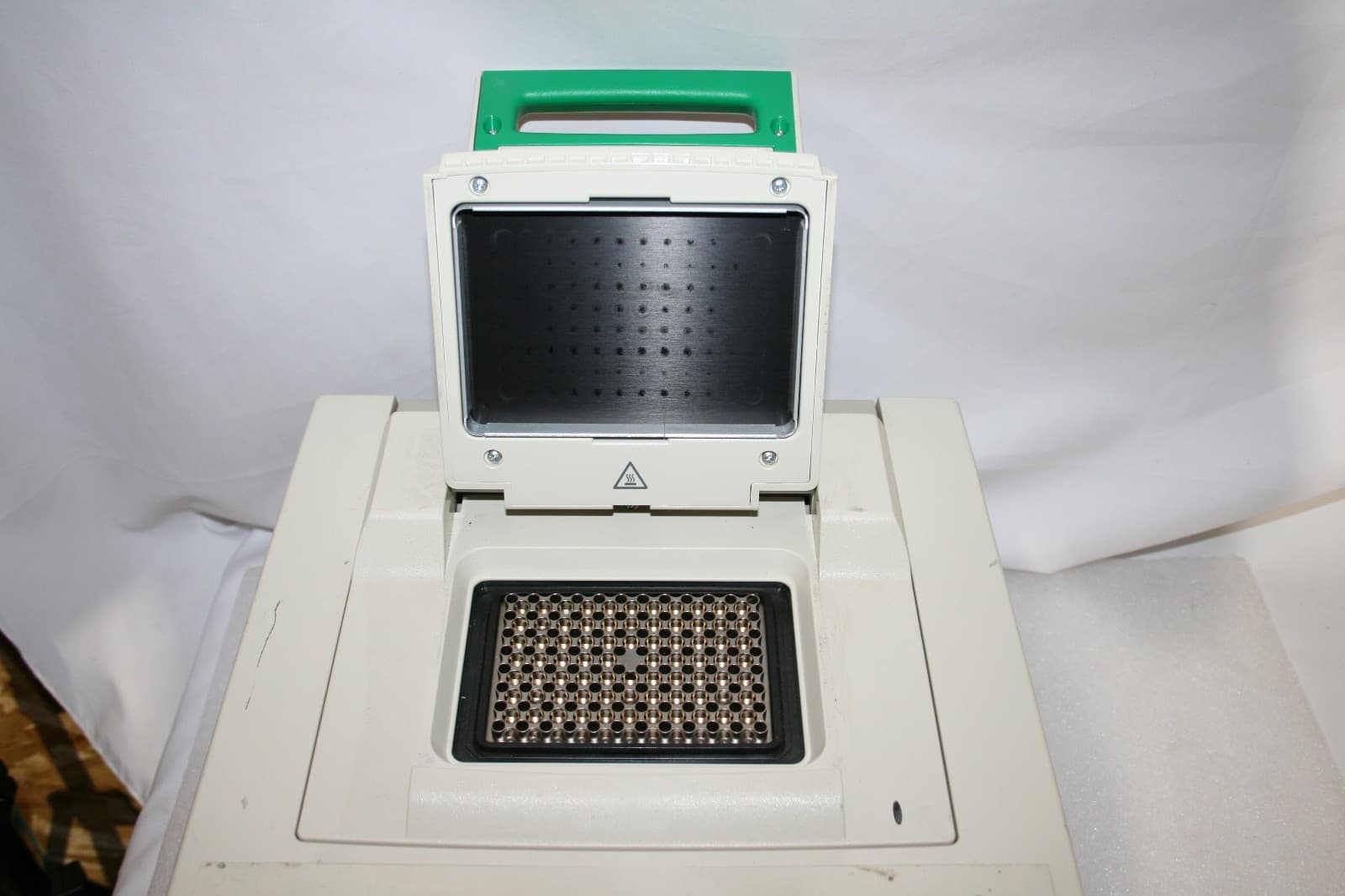 Bio-Rad C1000 Touch PCR Thermal Cycler with 96 Well Reaction Module 2