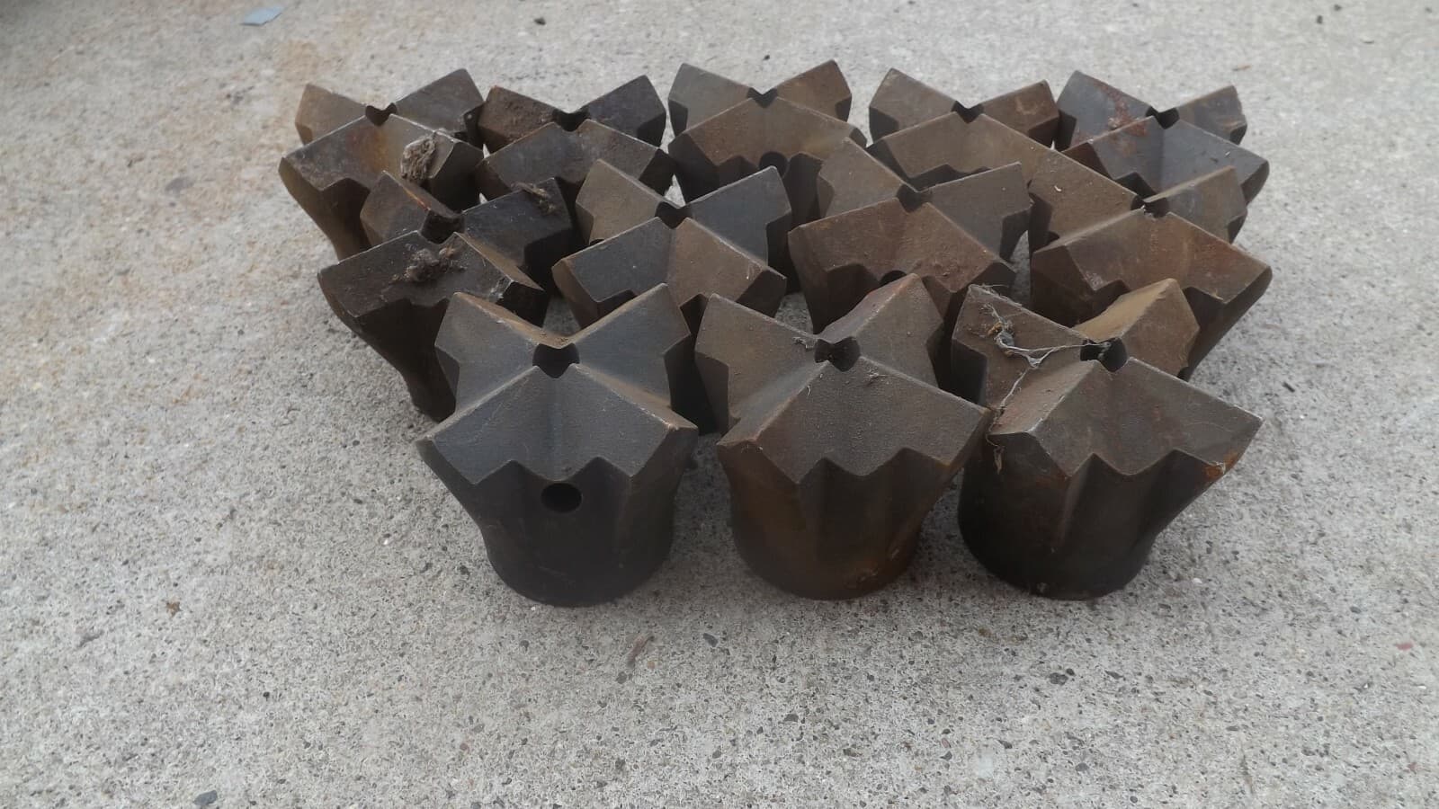 12 pc lot Timken 2 1/2" Tungsten Carbide Rock Drill Bit Mining Masonry Drilling