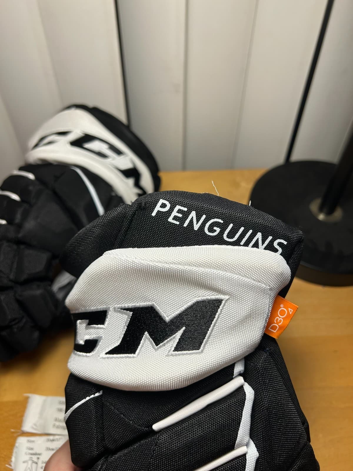 Pittsburgh Penguins CCM HGPJSXP Pro Stock Hockey Gloves Size 13" 3