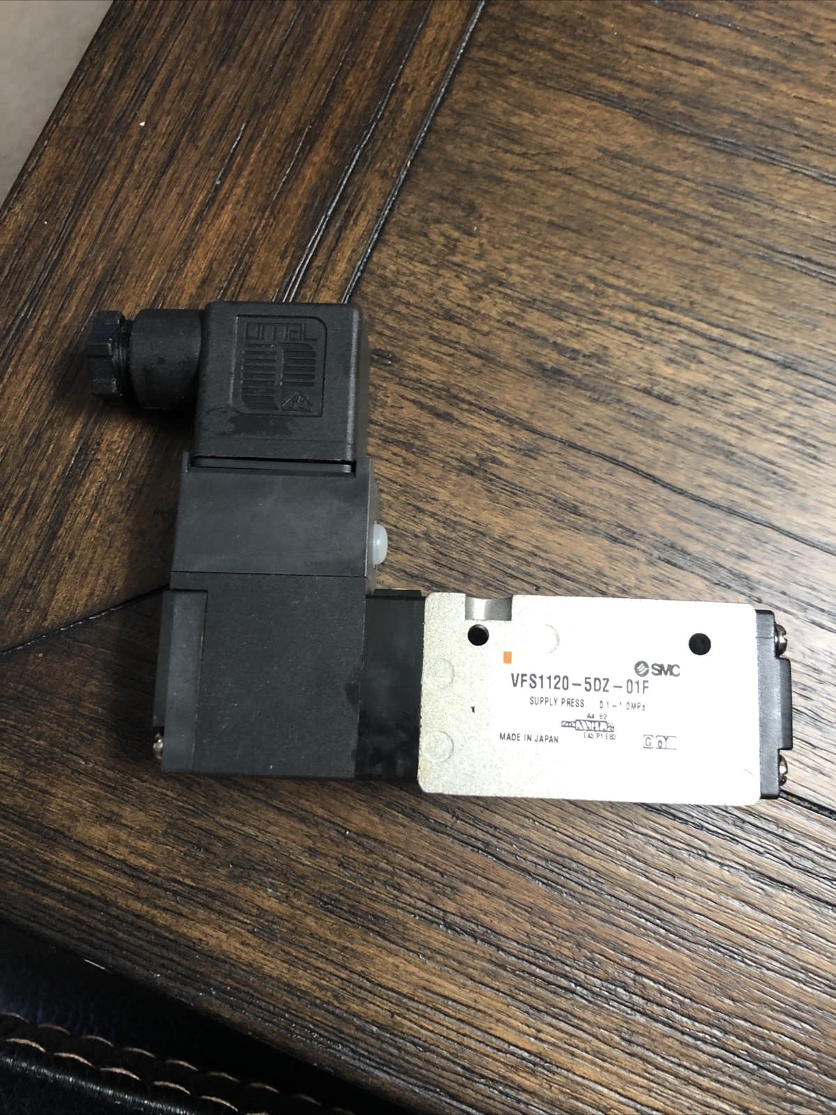 1PCS FOR SMC solenoid valve VFS1120-5DZ-01F