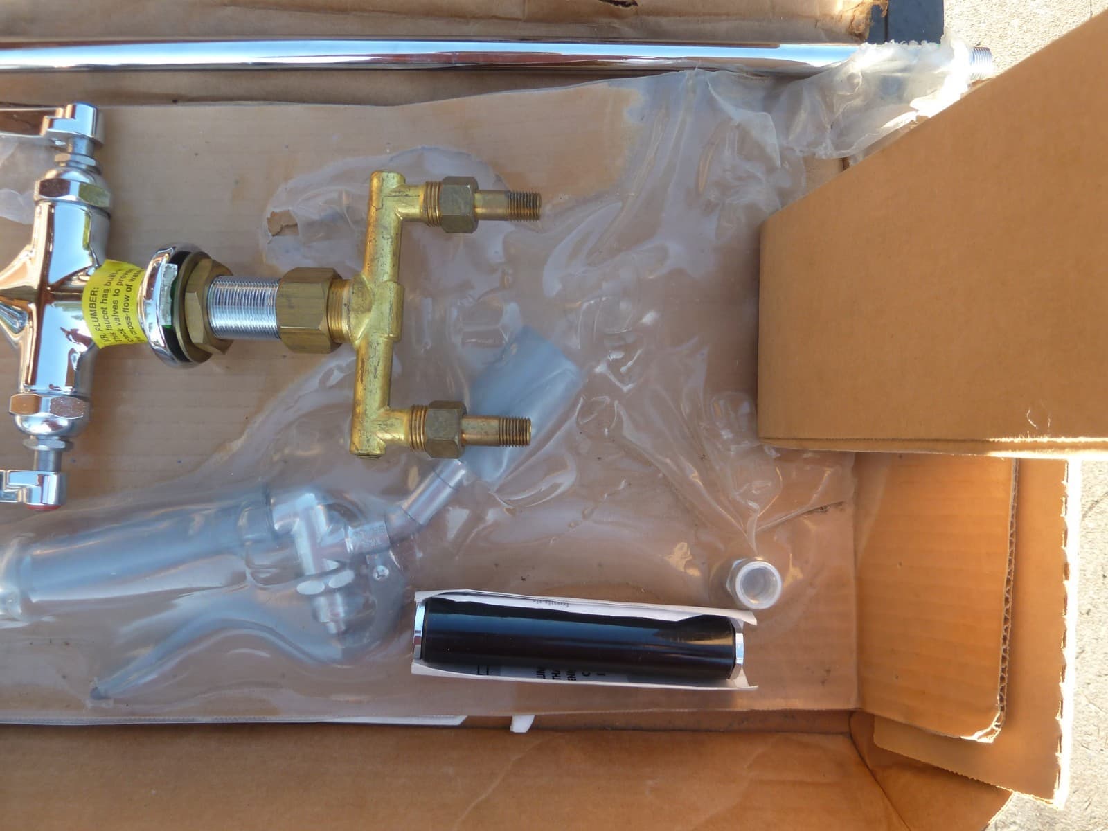 T&S Brass B-0126-VB Pre-Rinse Assembly,  with balancer new unused faucet 3