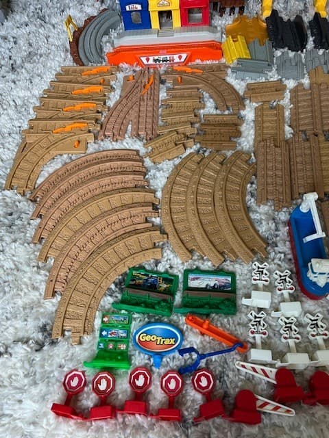 Fisher Price GeoTrax Train Toy Large 192 Piece Lot Track  Accessories Buildings 2