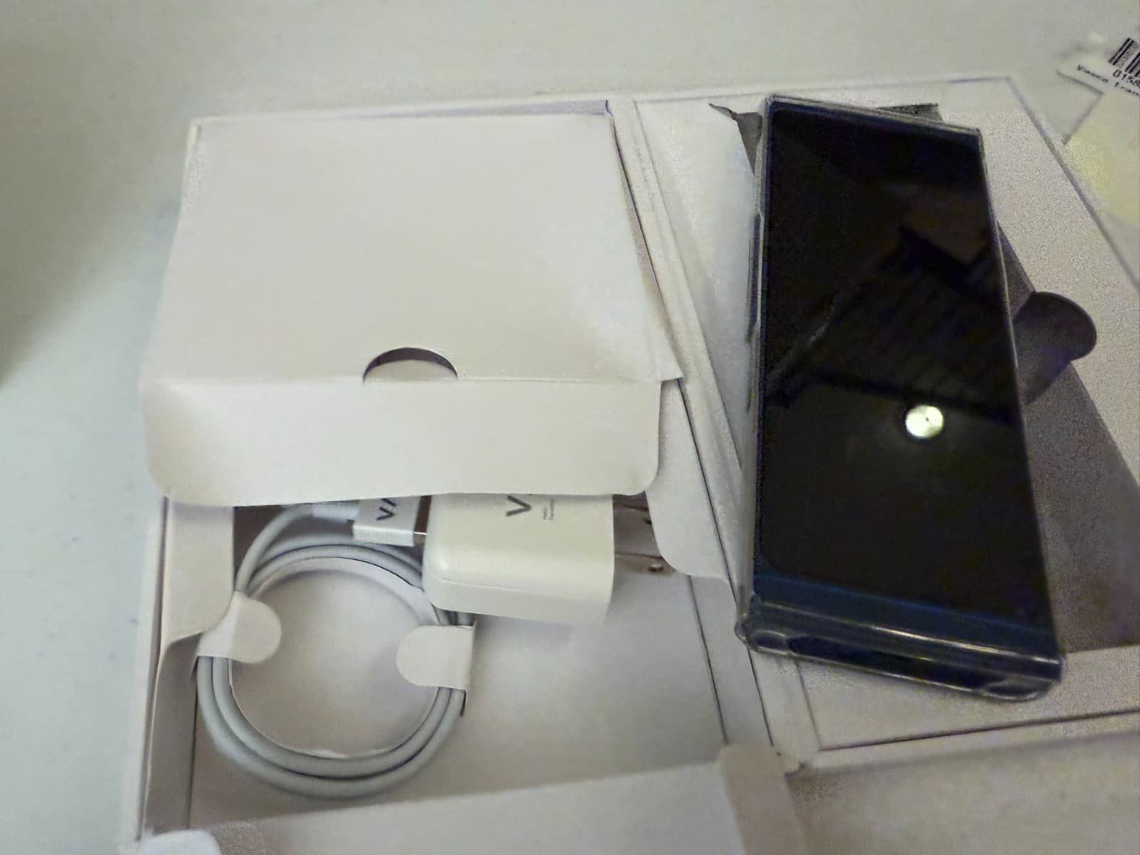 Vasco Smart Voice Translator V4 - Translates 108 Languages in Box 3