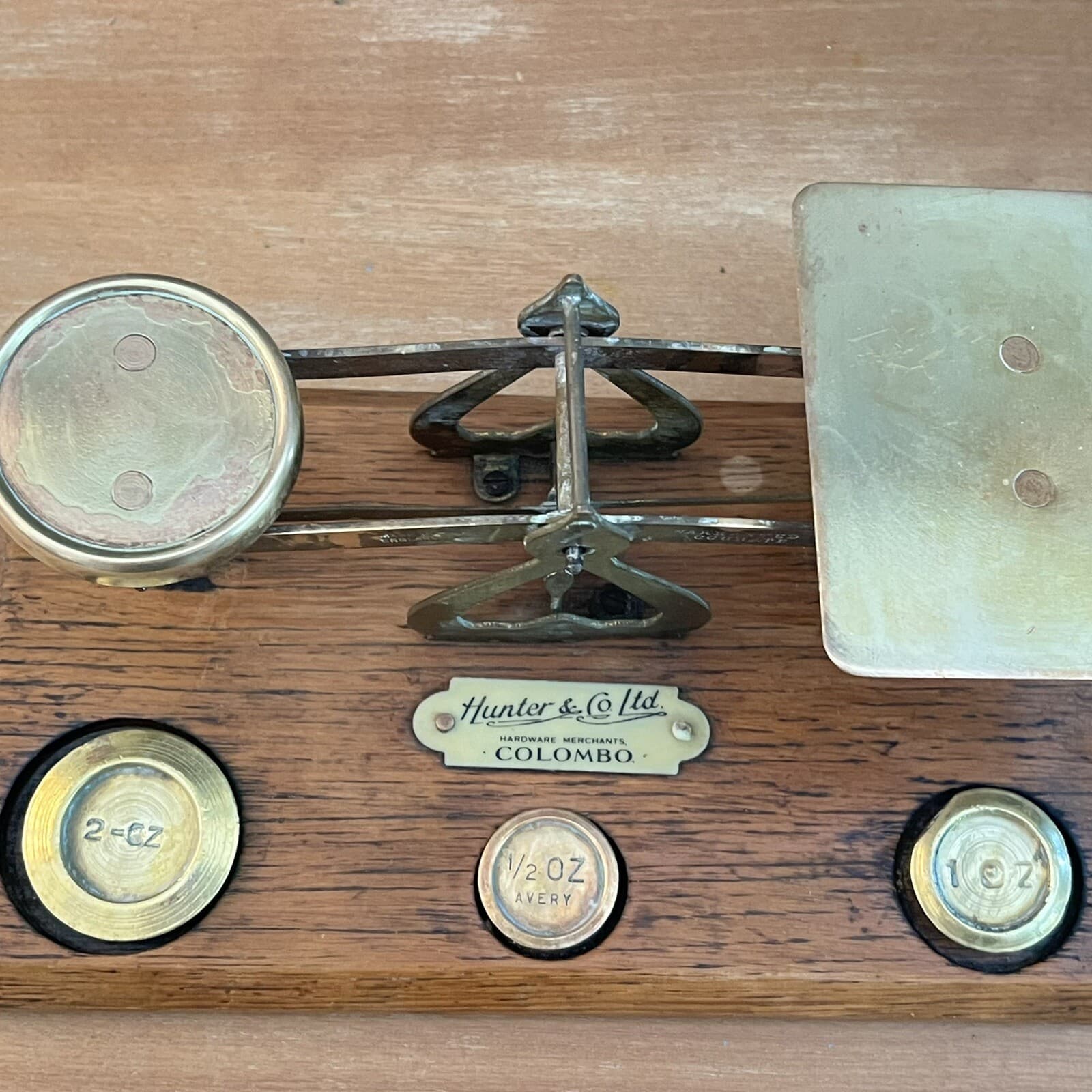 VINTAGE POSTAL BALANCE SCALES & BRASS WEIGHTS ON HONEY OAK BASE 3