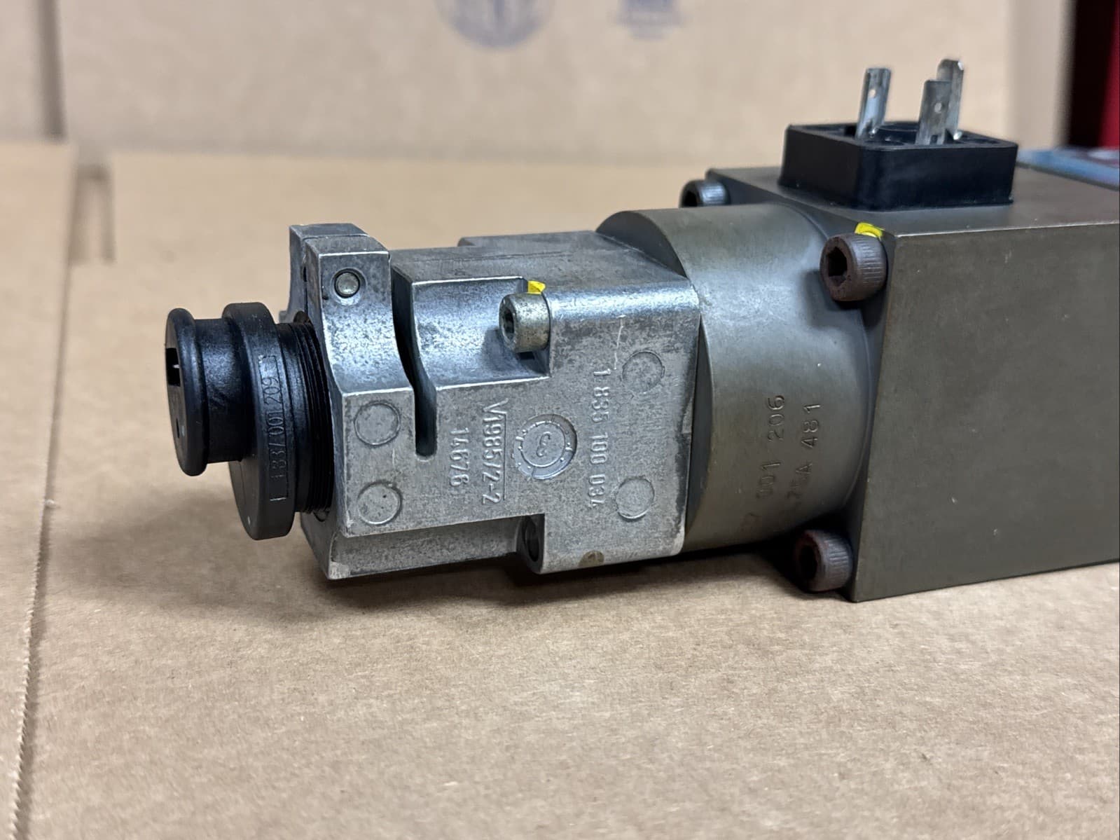 Bosch 0 811 402 003 Hydraulic Solenoid Valve 12V  1 835 100 034 FAST SHIPPING 4