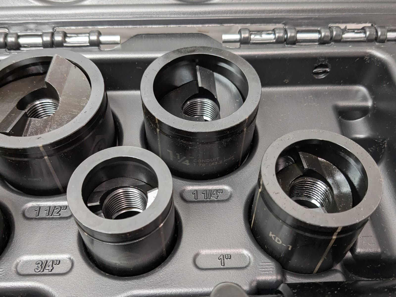 Greenlee Quick Draw 8-Ton Hydraulic Knockout Kit w/SlugBuster 1/2" to 2" 7806SB 4