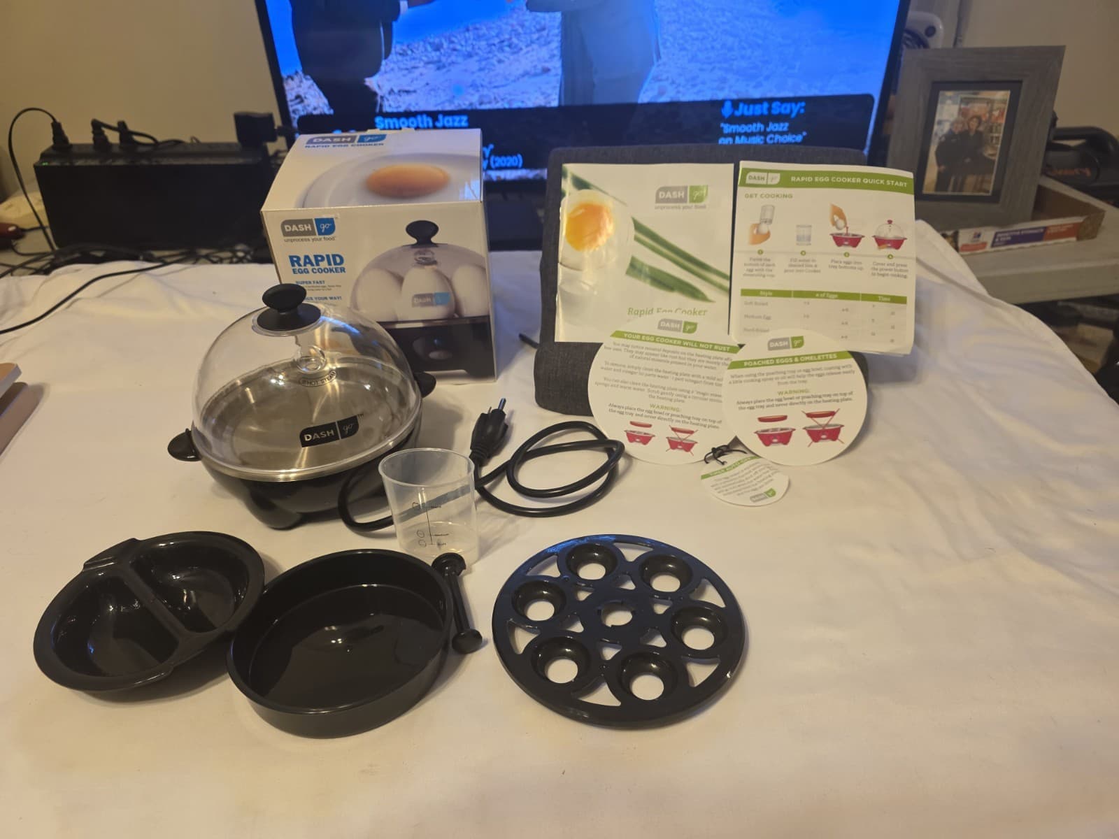 DASH RAPID EGG COOKER 6 CAPACITY ELECTRIC HARD BOILED POACHED SCRAMBLED FREE SH