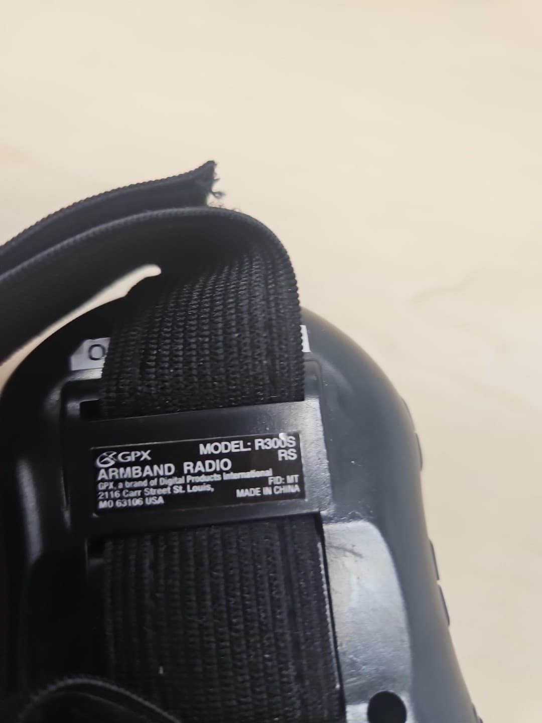 GPX Digital AM/FM Armband Radio With Headphones And Batteries Works Read 4