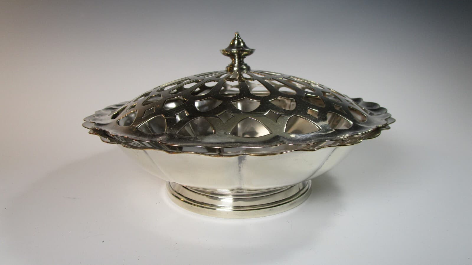 Meridan Early American Pierced Flower Frog Lid  Silverplate Bowl  2984 3