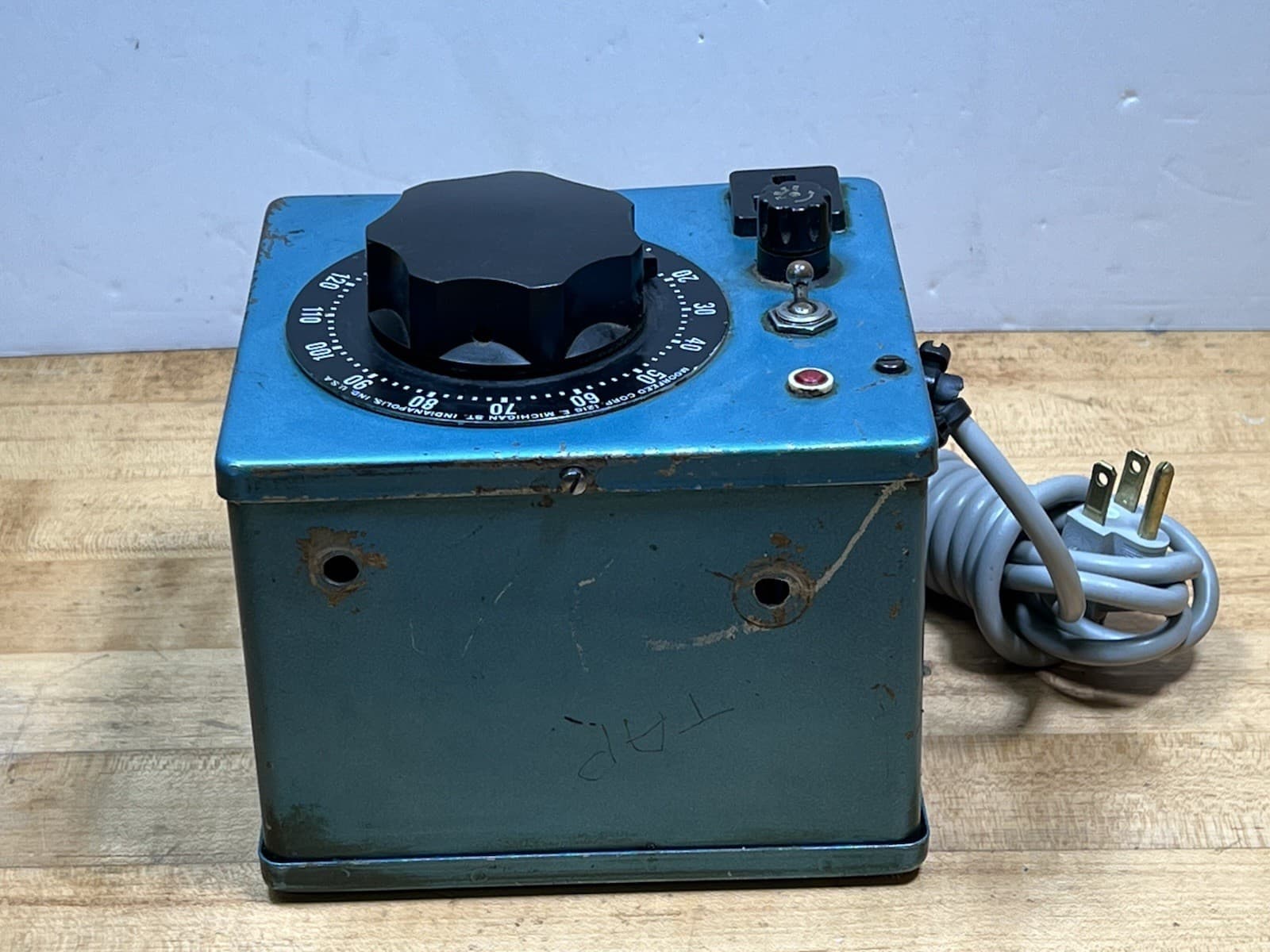 Moorfeed 033-2001 Variable Electric Autotransformer - 3.75 AMPS, Output: 0-140v 5