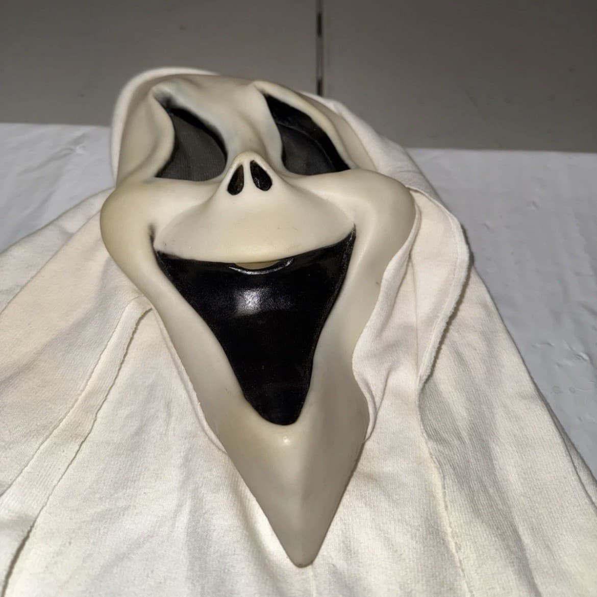 Fun World Div Gen 1 Silly Ghost Halloween Mask White Cotton Shroud 1992-1995 2