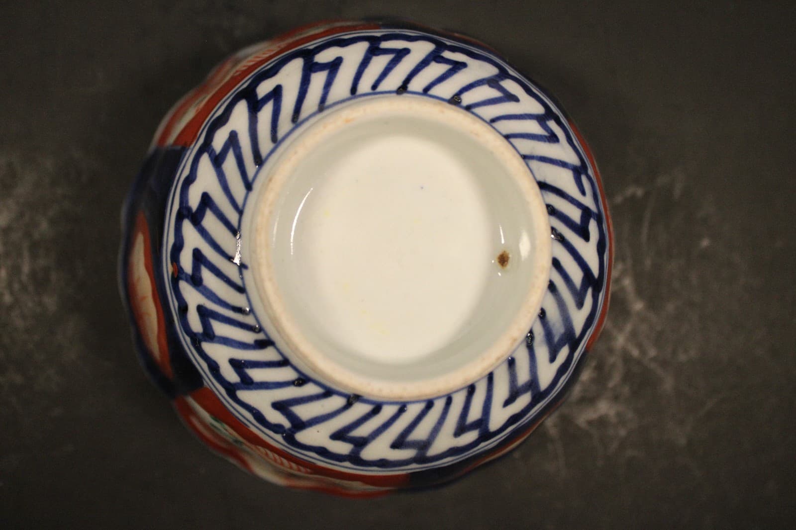 Antique Japanese Imari Porcelain Bowl – Scalloped Rim – Hand-Painted – Meiji Era 5