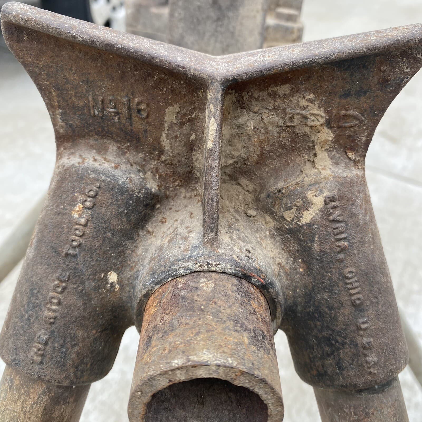 RIDGID Yoke Vise Model B-Y 2-1/2"  & SY-2-1/2 Pipe Stand Horse Ohio 5