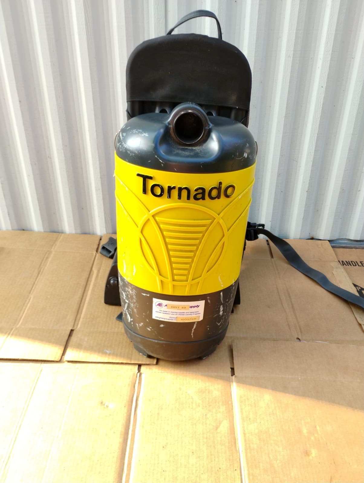 Tornado Pac-Vac 6 Roam, 6 Quart Battery Powered Backpack Vacuum 93016B-1 2