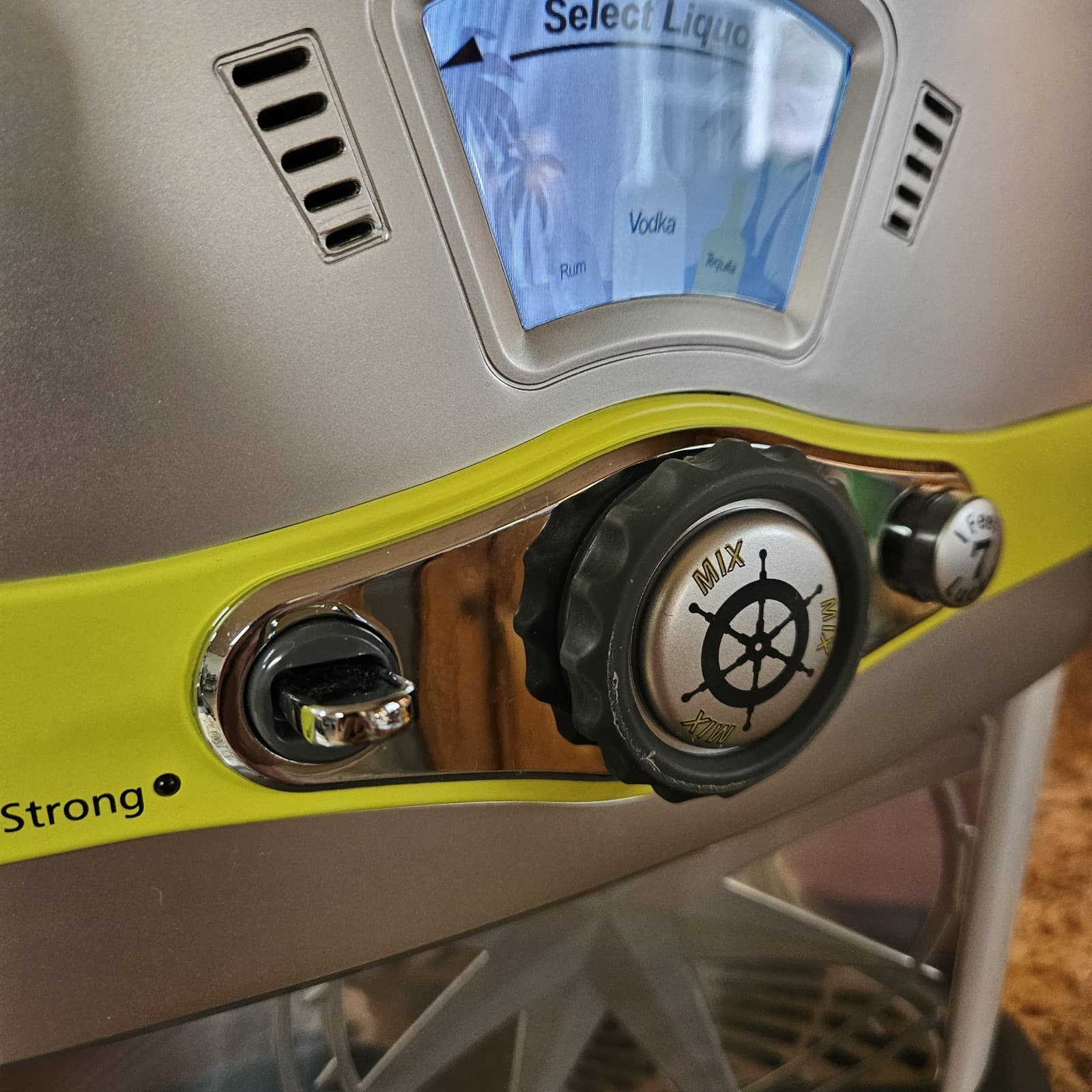 Margaritaville NBMGMD3000 Mixed Drink Maker with Padded Travel Bag! 4