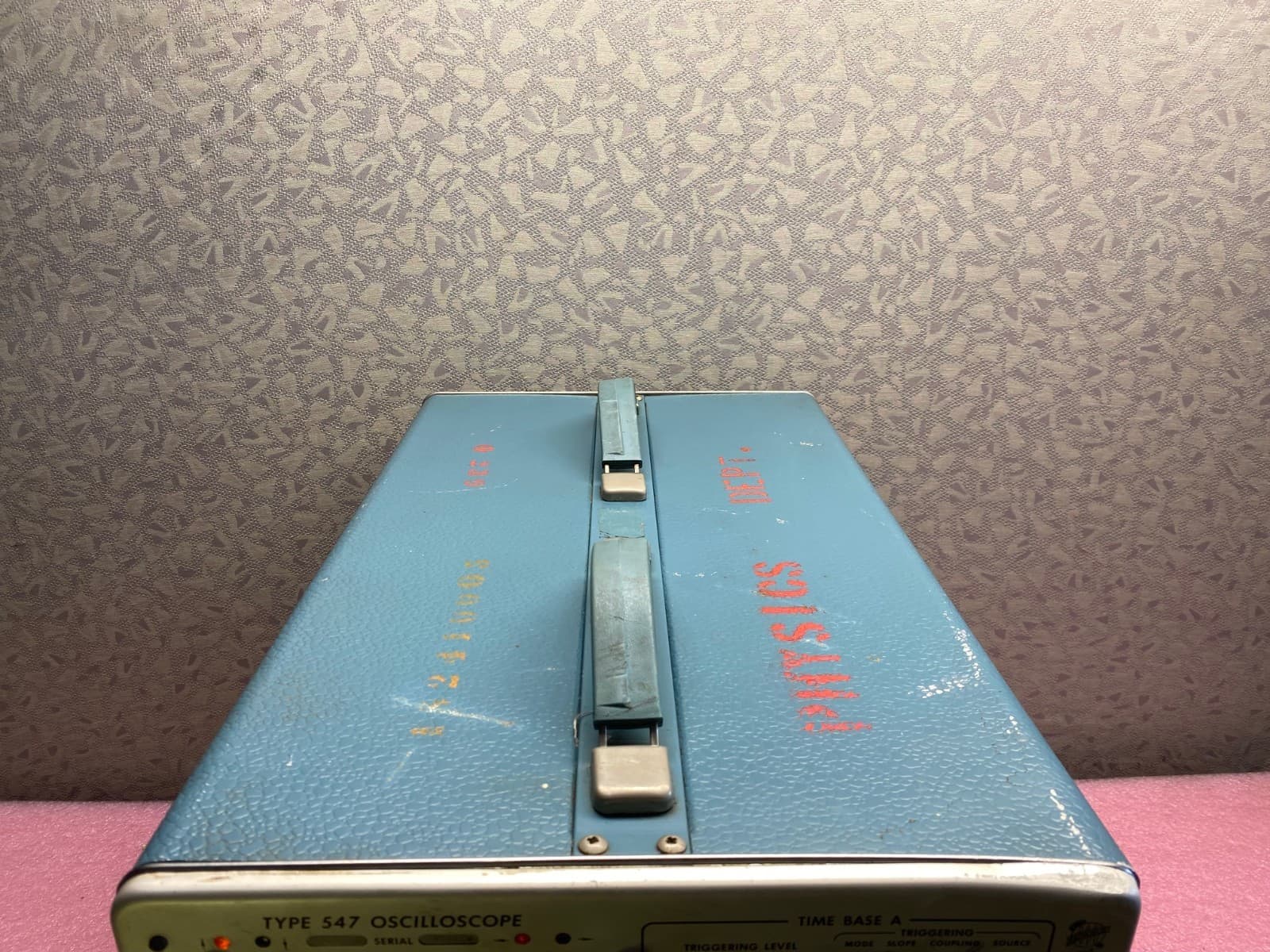 TEKTRONIX TYPE 547 OSCILLOSCOPE 3