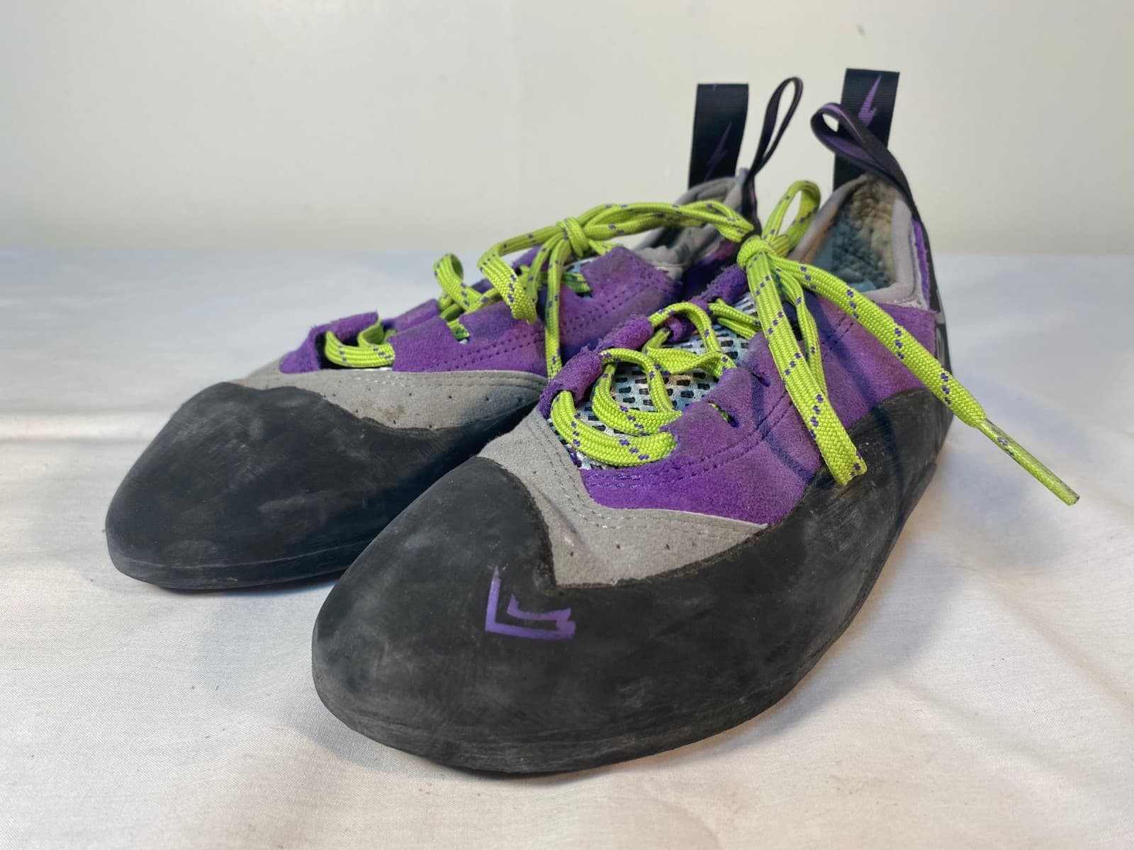 EVOLV Rock Climbing Shoes Women's Leather Lace-up - US 8