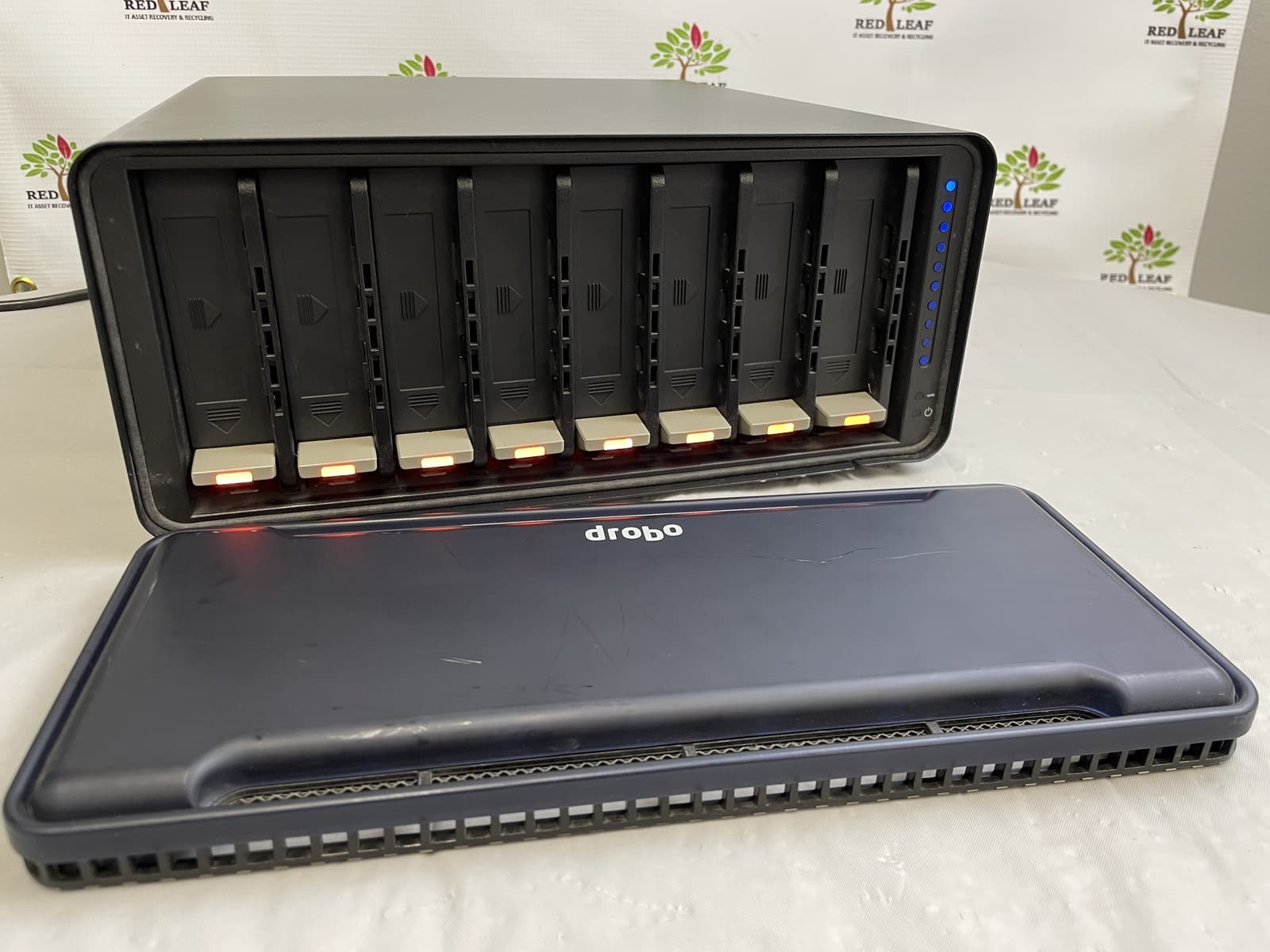 DROBO B800i iSCSI Business Storage Array, SAN/NAS No HDD, Powers on AS-IS (READ) 2