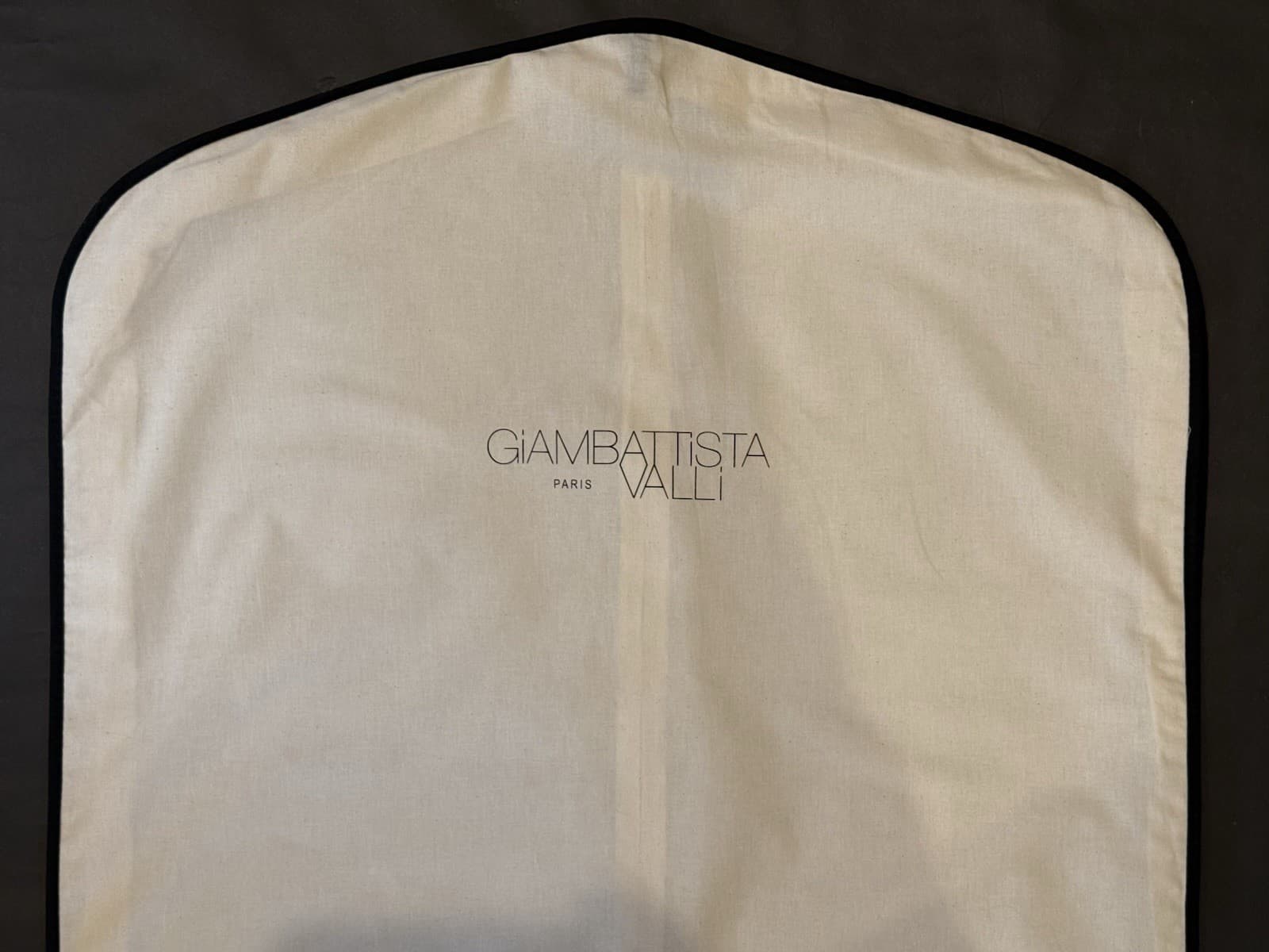 GIAMBATTISTA VALLI Ivory Cotton Cloth Gusseted Sides Garment Bag-27" W x 58" H 4