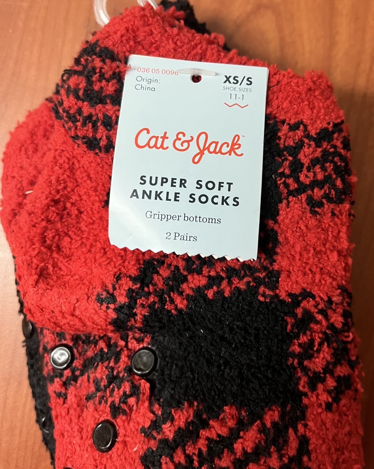 Cat & Jack Super Soft Ankle Socks Gripper Bottoms 2 Pair Red Black XS/S 11-1 New 5