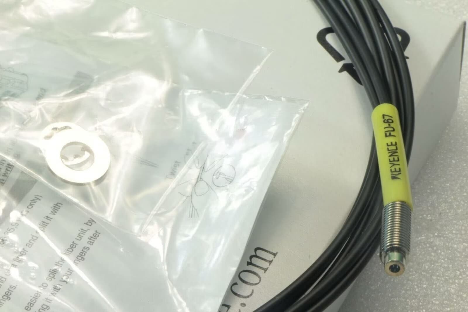 Keyence FU-67 Fiber Optic Sensor FU67 New In Box Expedited Shipping 1PC # 3