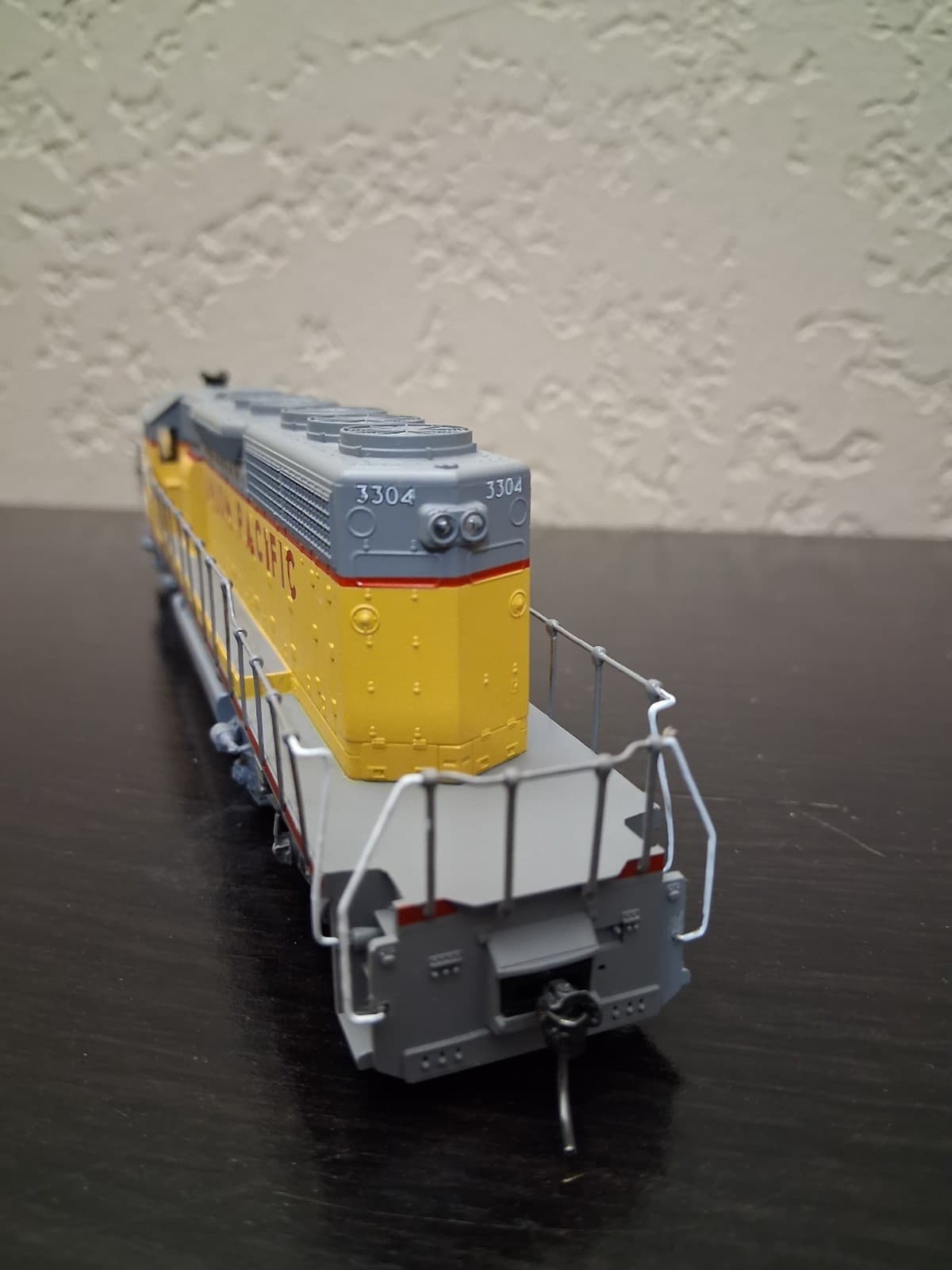 Athearn HO Union Pacific RR SD40-2 Powered Locomotive Rd. #3304 6