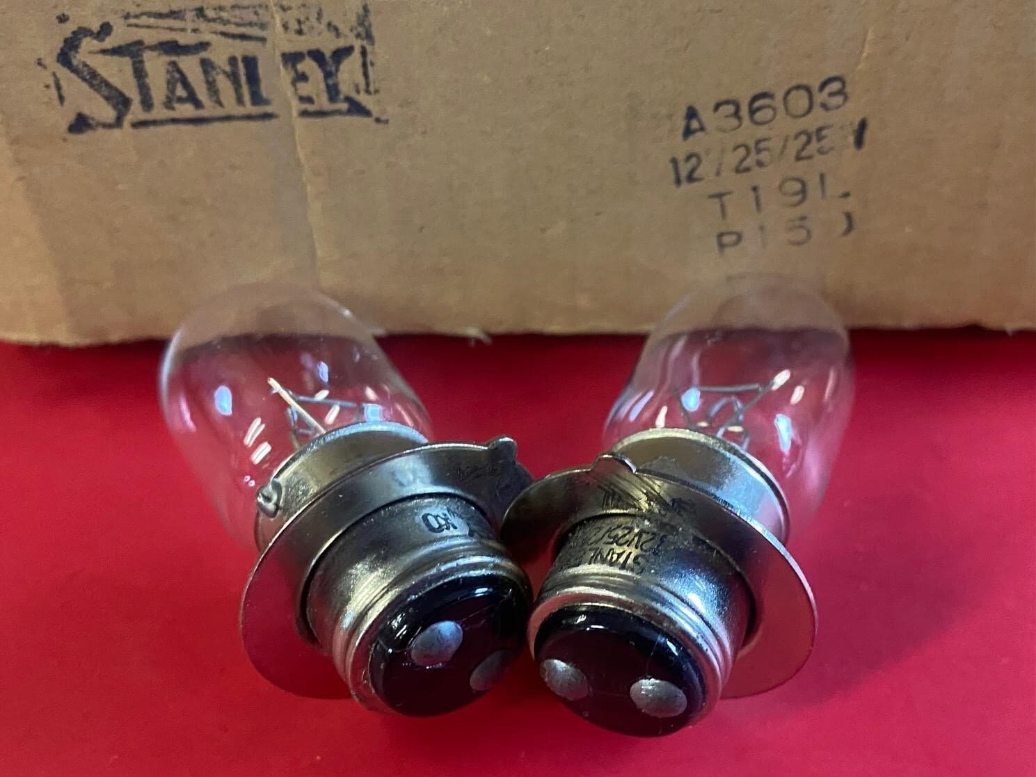 STANLEY • NOS 12V 25/25W HeadLight Bulb Set 2pc Kubota Tractor L2600 L2800 L3000 2