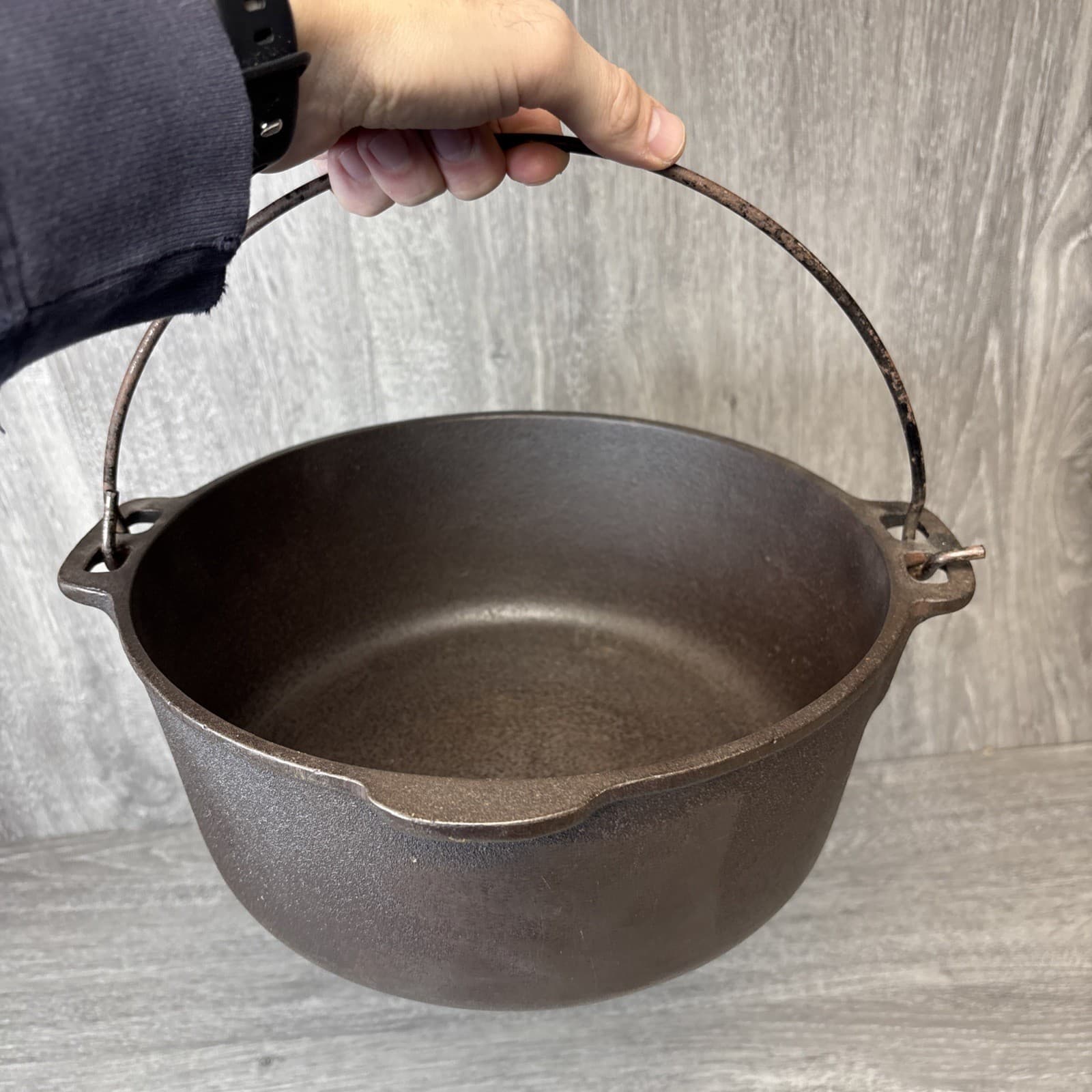 Wagner Ware 5Qt Dutch Oven Cast Iron Pot No Lid Wire Handle Vintage Made In USA 4