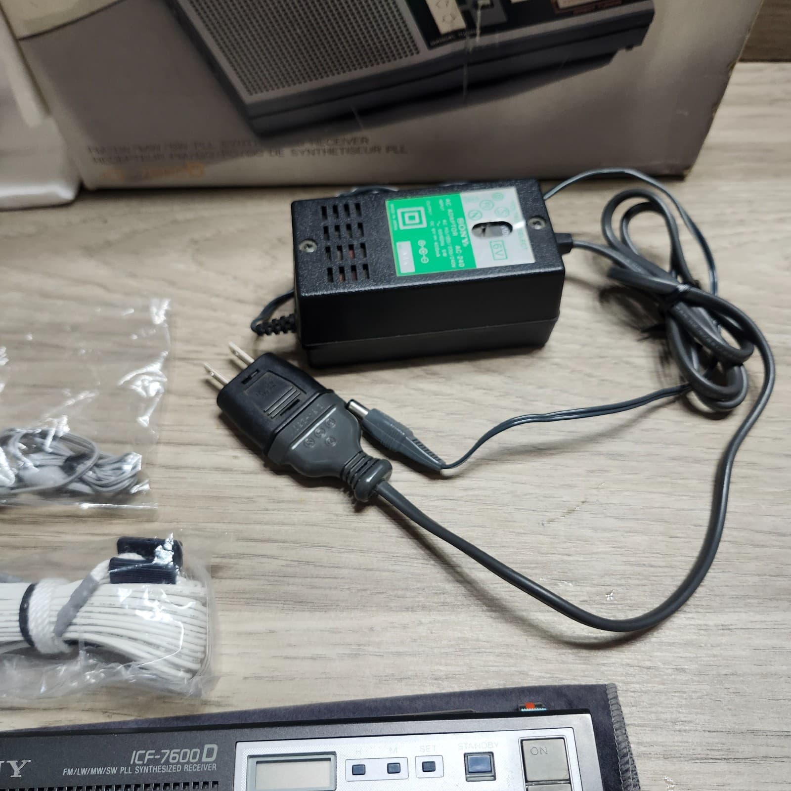 Sony ICF-7600D FM/LW/MW Synthesized Receiver Portable Radio 1980 5