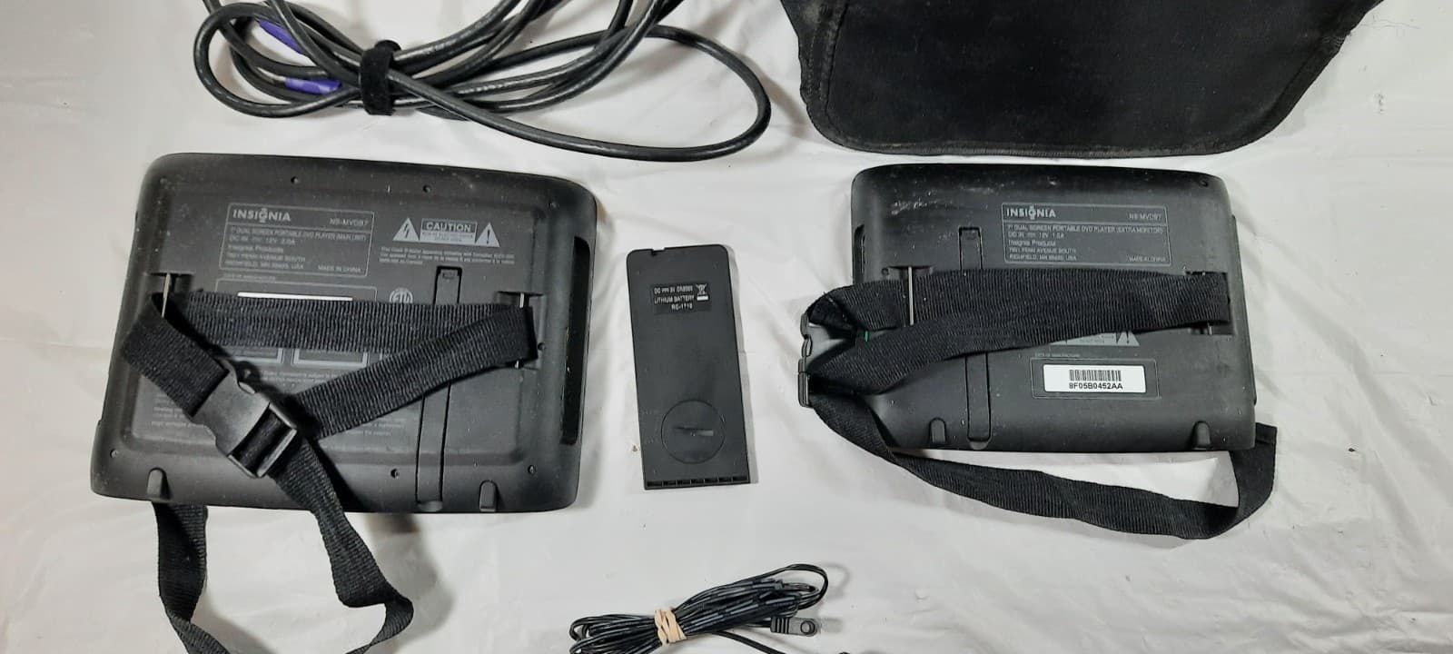 Insignia Dual-Screen 7” Vehicle DVD Player NS-MVD7S 1 power cord,  & Case 5