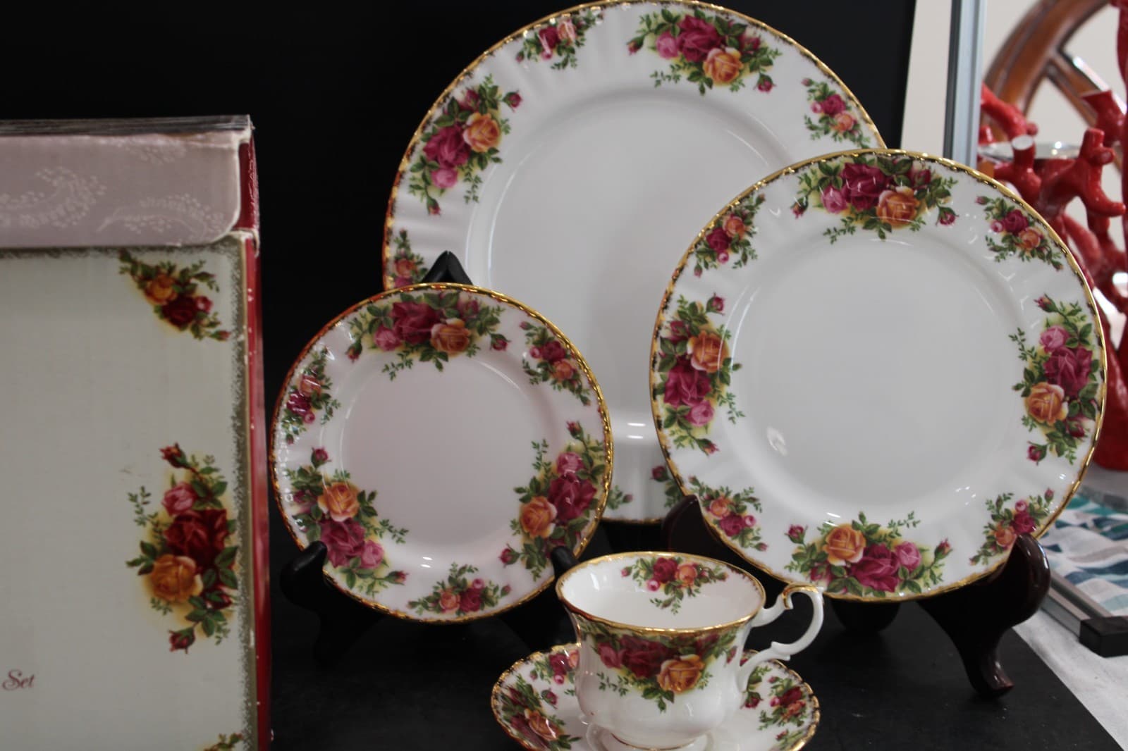 Royal Albert Old Country Rose 4 - 5 Piece Setting (20 Pieces) 2