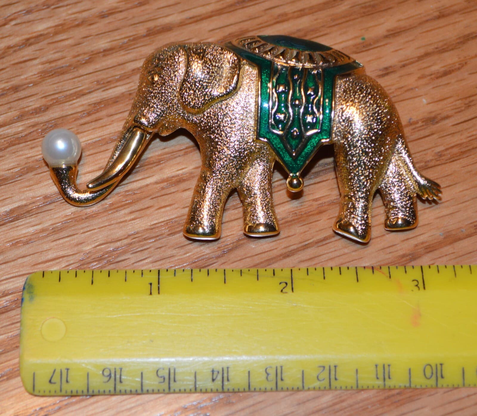 VINTAGE TRIFARI GOLD-PLATED ENAMEL and FAUX PEARL ELEPHANT BROOCH 2