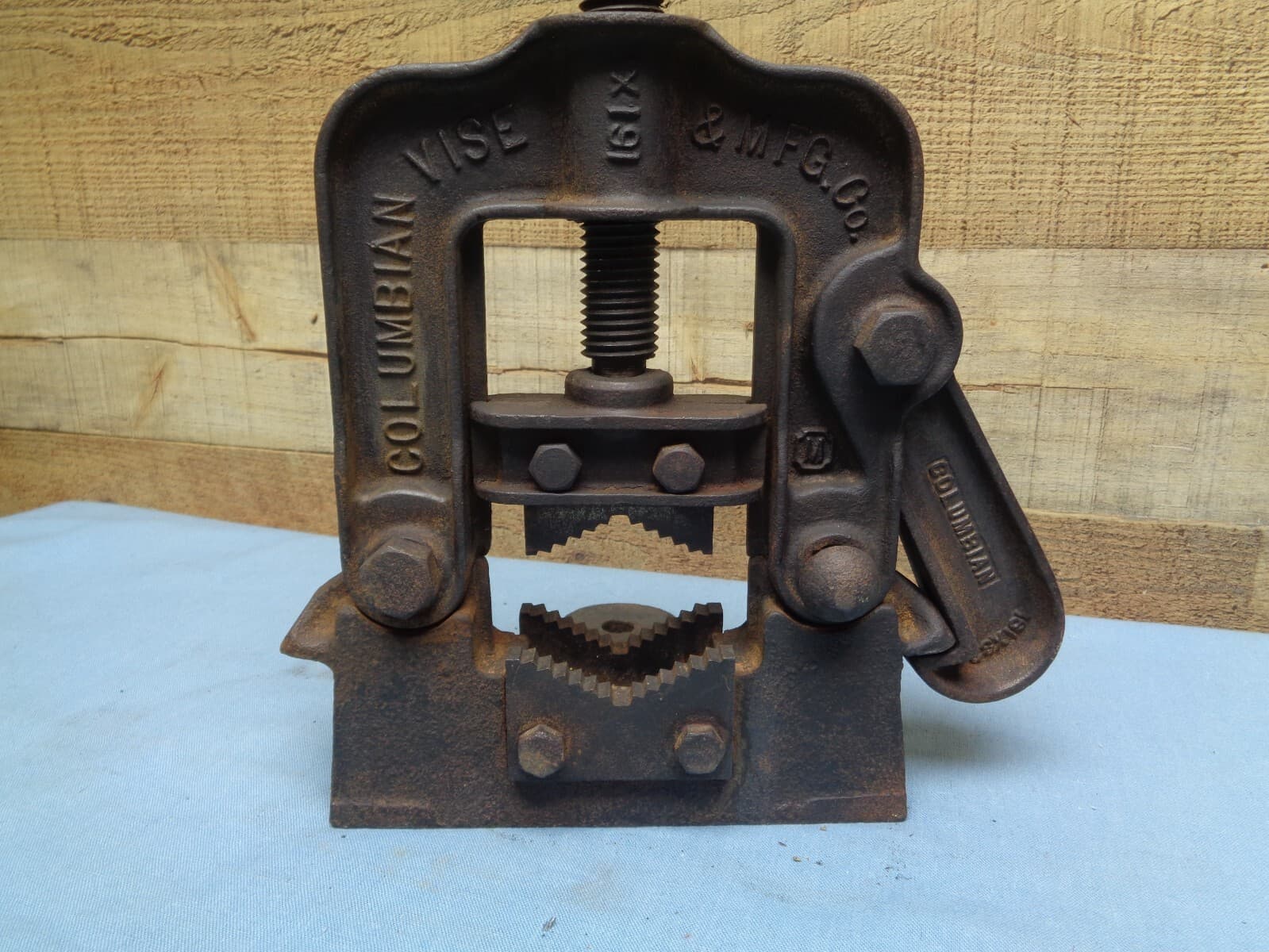 COLUMBIAN  No. 161X Bench Yoke Pipe Vise  Pipe Holding Clamp 5