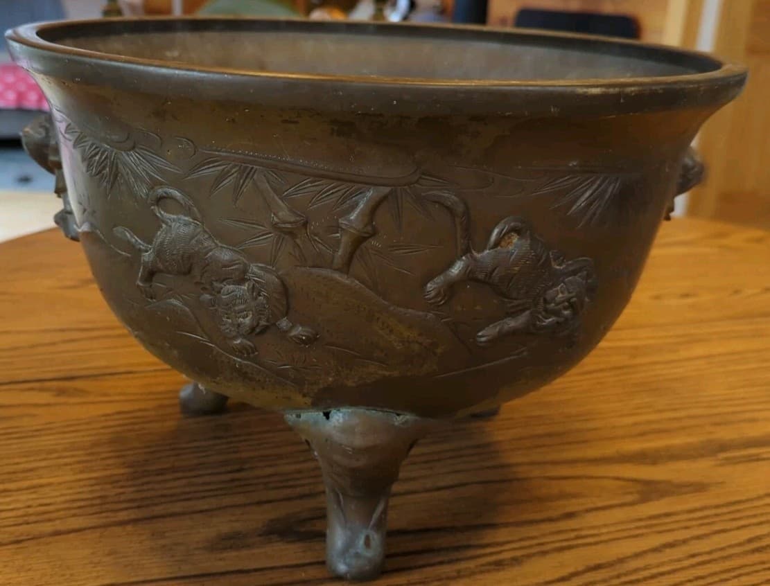 Japanese Late 19th Century Meiji Period Cast Bronze Planter Elephant Feet 2