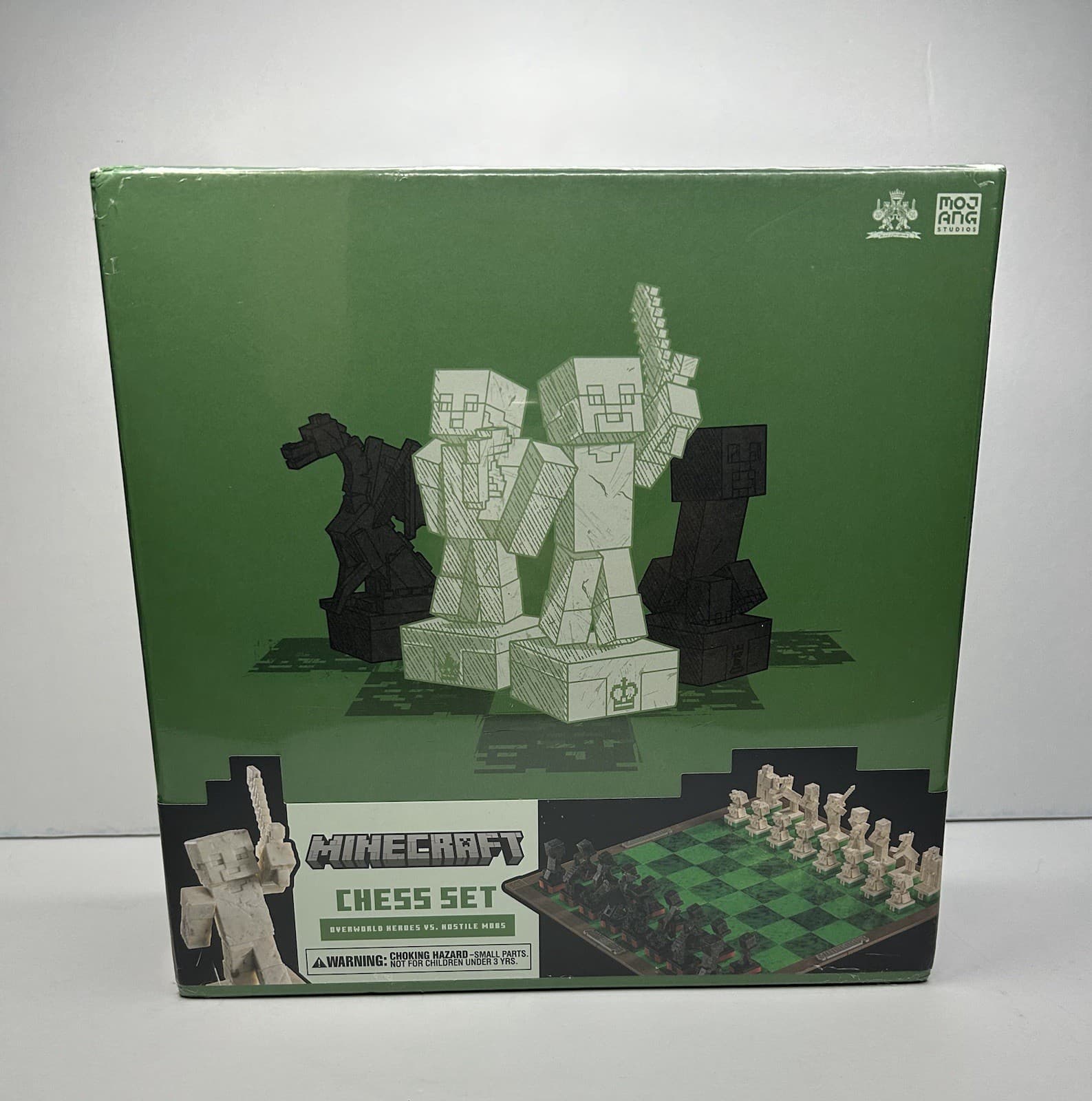  MINECRAFT Overworld Heroes Vs Hostile Mobs Chessboard Set NEW SEALED