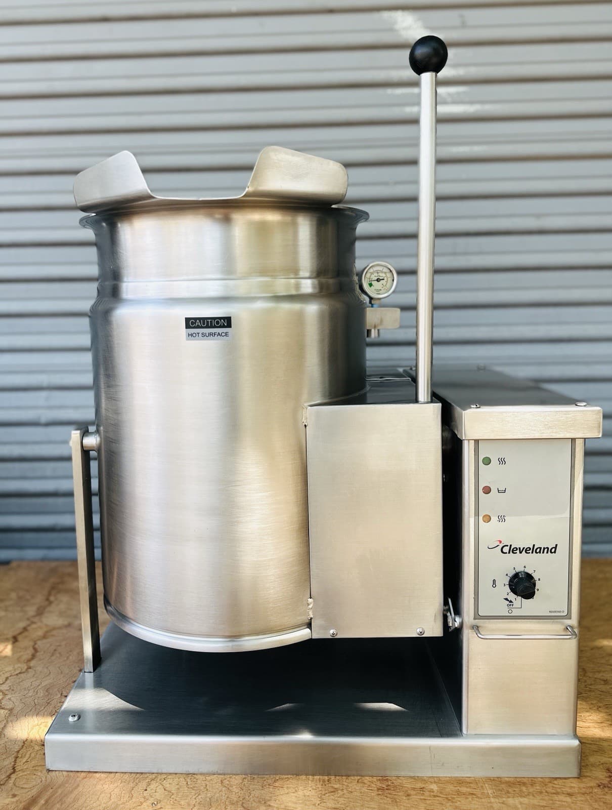 Cleveland KGT-6-T Natural Gas 6 Gallon Tilting 2/3 Steam Jacketed Kettle 2