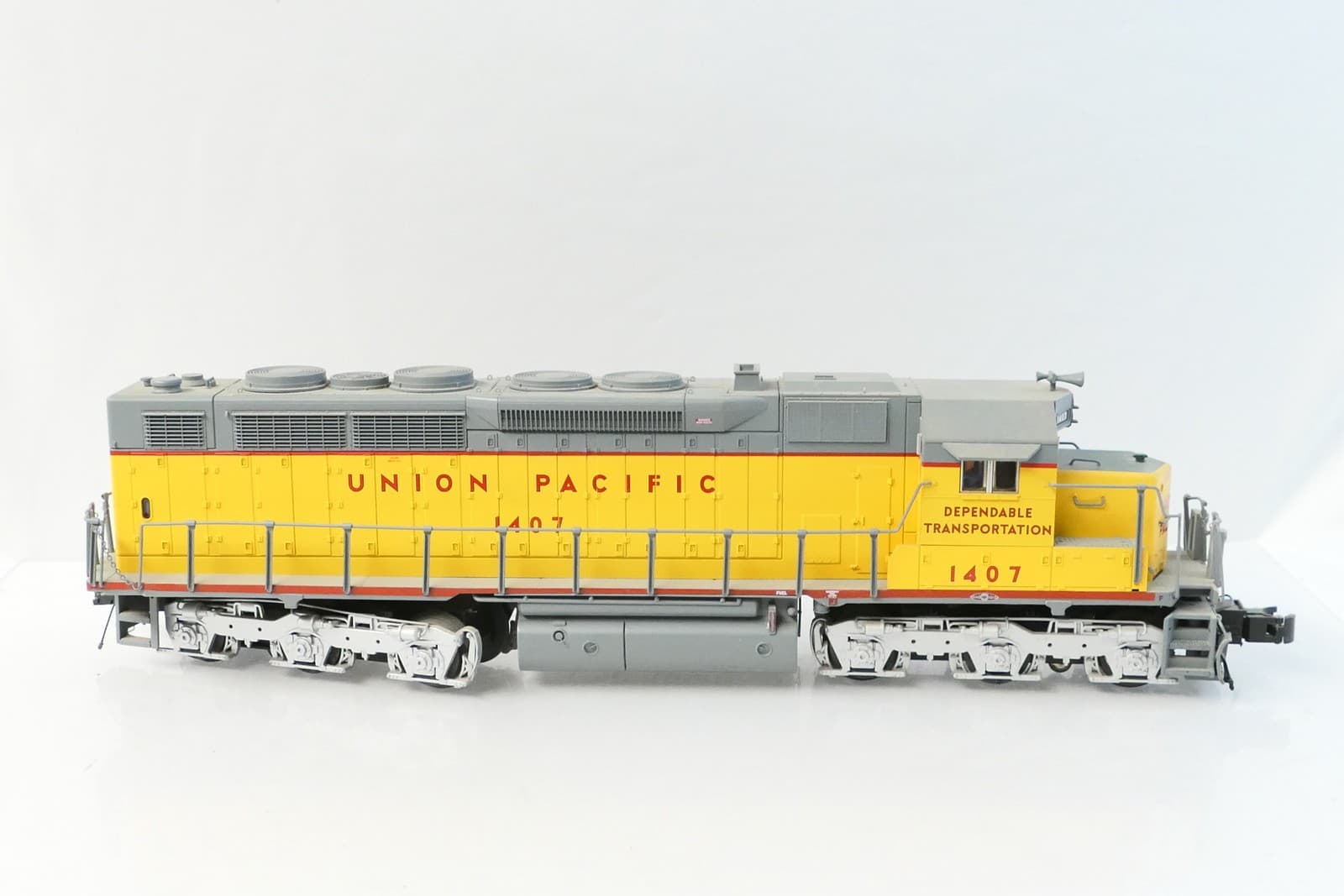 Atlas 6812-2 O AC Union Pacific 1407 EMD SDP-35 Diesel Locomotive (3-Rail) #1407 2