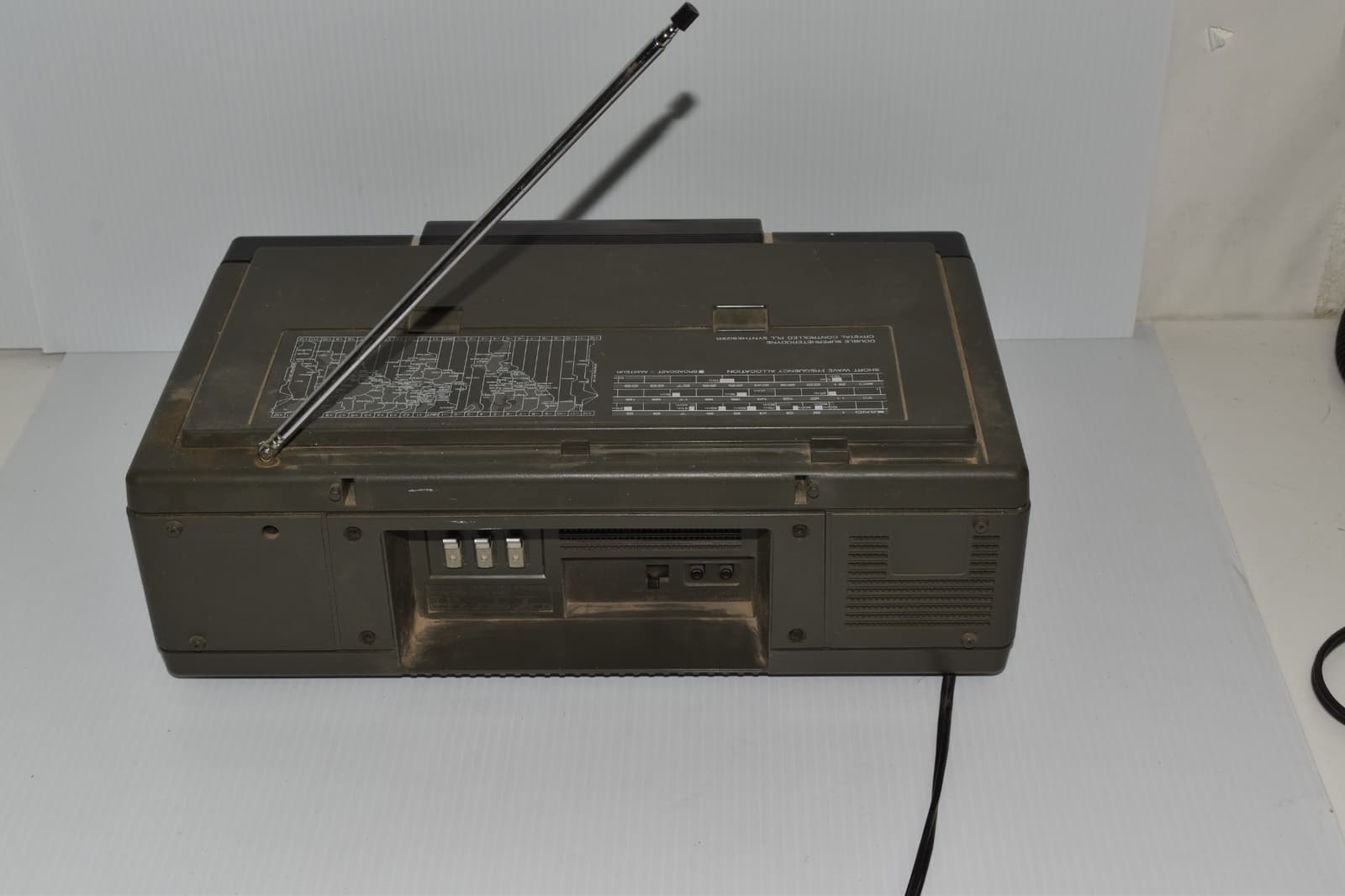 PANASONIC RF-3100 FM/MW/SW RADIO  (XHR68) 4