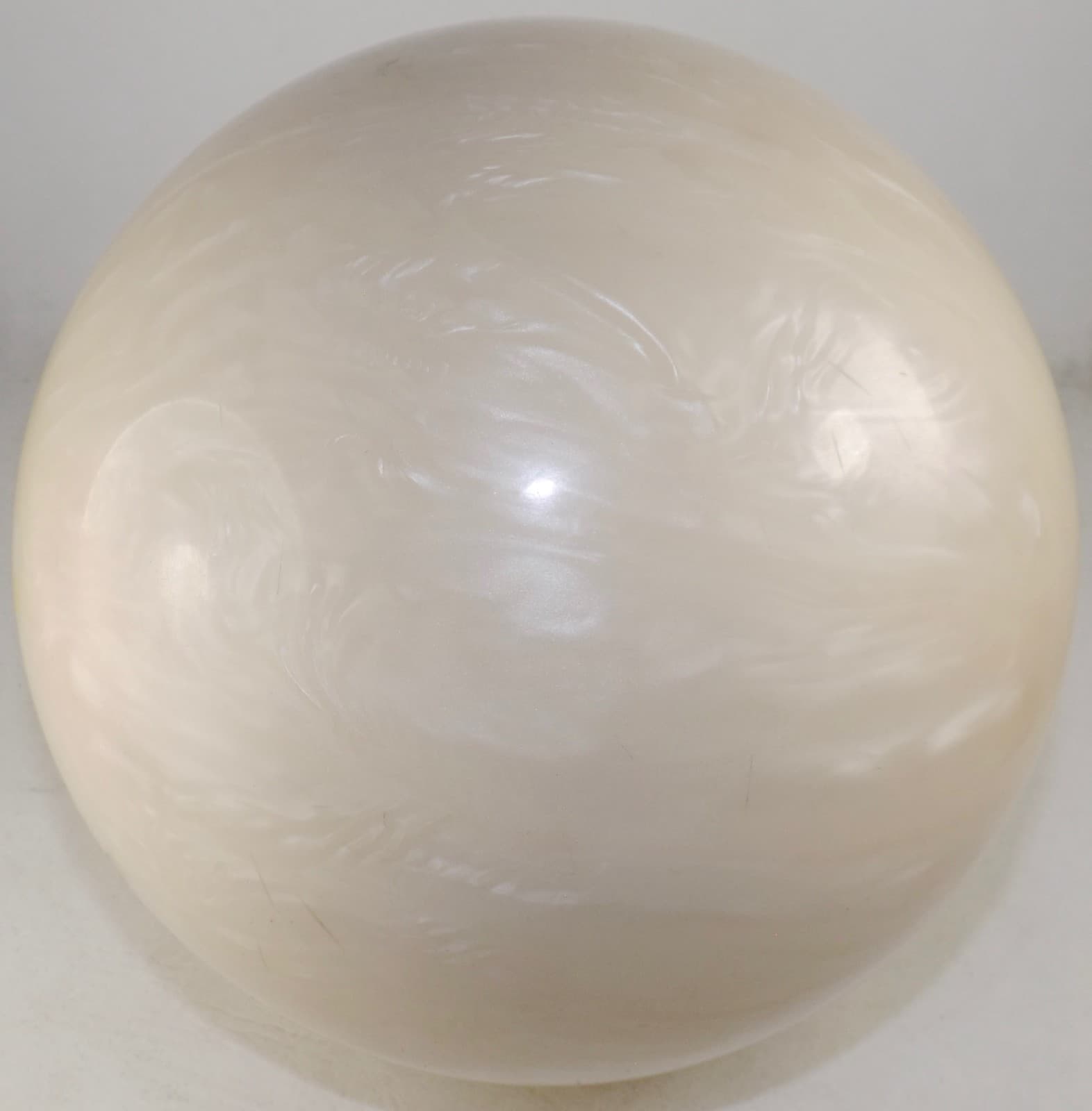 Vtg Ladies Brunswick Galaxie 300 White Pearl Bowling Ball IBE5957, 8 lbs 3.9oz 2